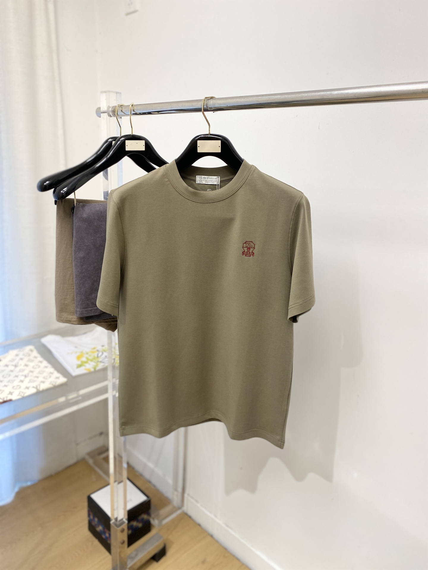 Brunello Cucinelli、2026新品短袖T恤，帅气时尚，胸前精致刺绣图案logo，简约百搭
