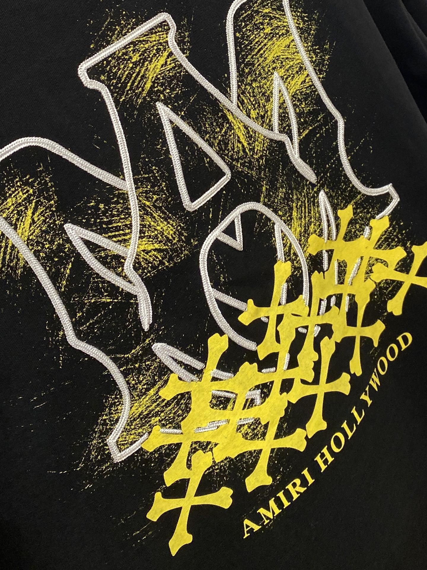 AMIRI、2026新品短袖T恤，帅气时尚，胸前精致刺绣字母图案logo，简约百搭款。面料棉 不仅挺括，