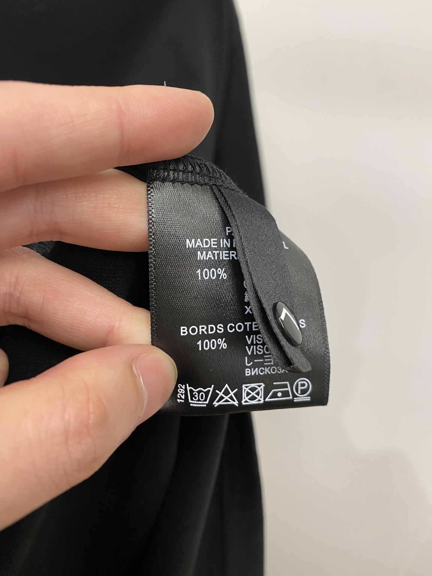 AMIRI、2026新品短袖T恤，帅气时尚，胸前精致刺绣字母图案logo，简约百搭款。面料棉 不仅挺括，