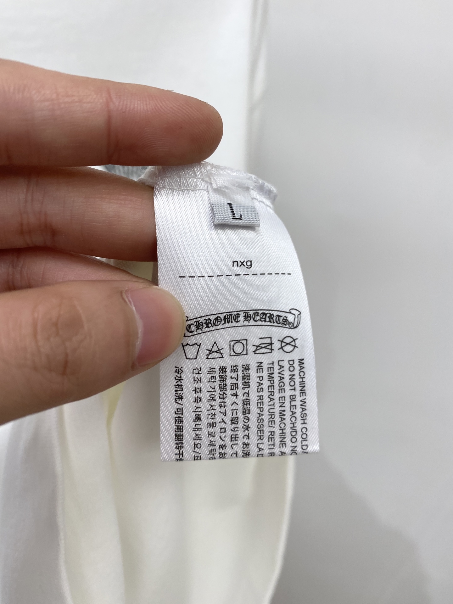克罗心、2026新品短袖T恤，帅气时尚，胸前顶级烫钻图案logo，简约百搭款。面料棉 不仅挺括，保持潮流