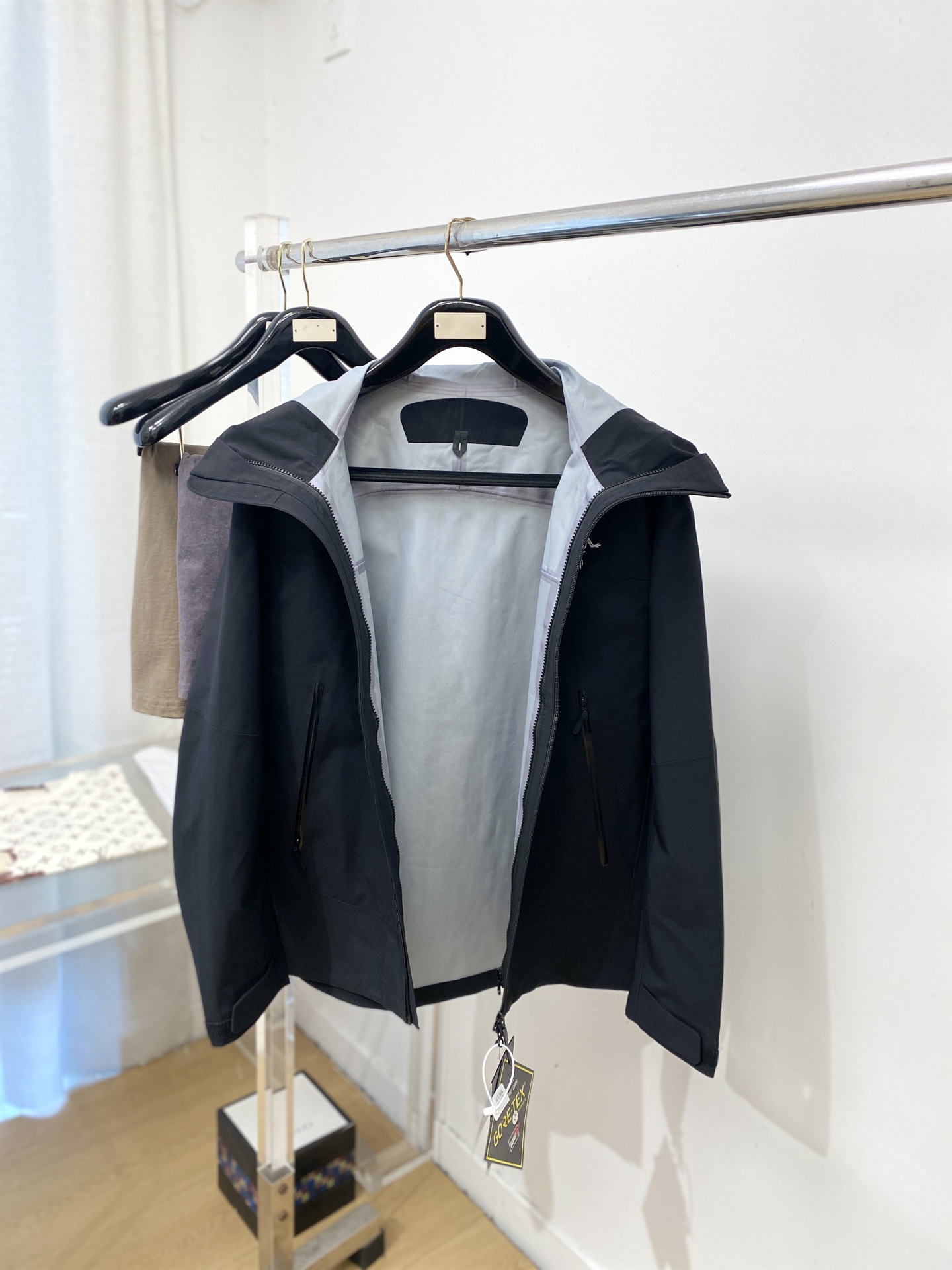 始祖鸟、2026新品夹克外套，时尚帅气，简约百搭款，胸前精致刺绣图案logo，定制原版面料，不仅挺括，保