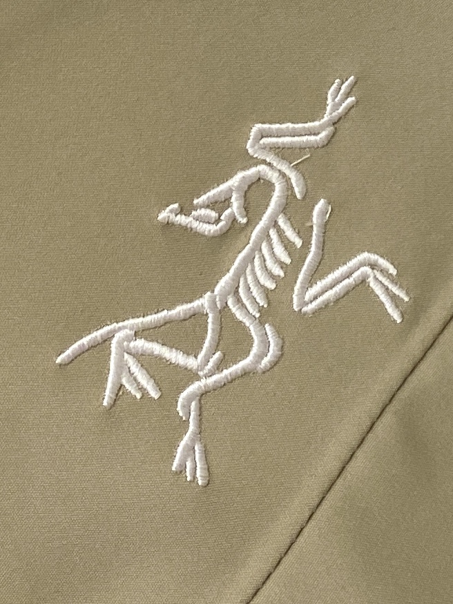 始祖鸟、2026新品夹克外套，时尚帅气，简约百搭款，胸前精致刺绣图案logo，定制原版面料，不仅挺括，保