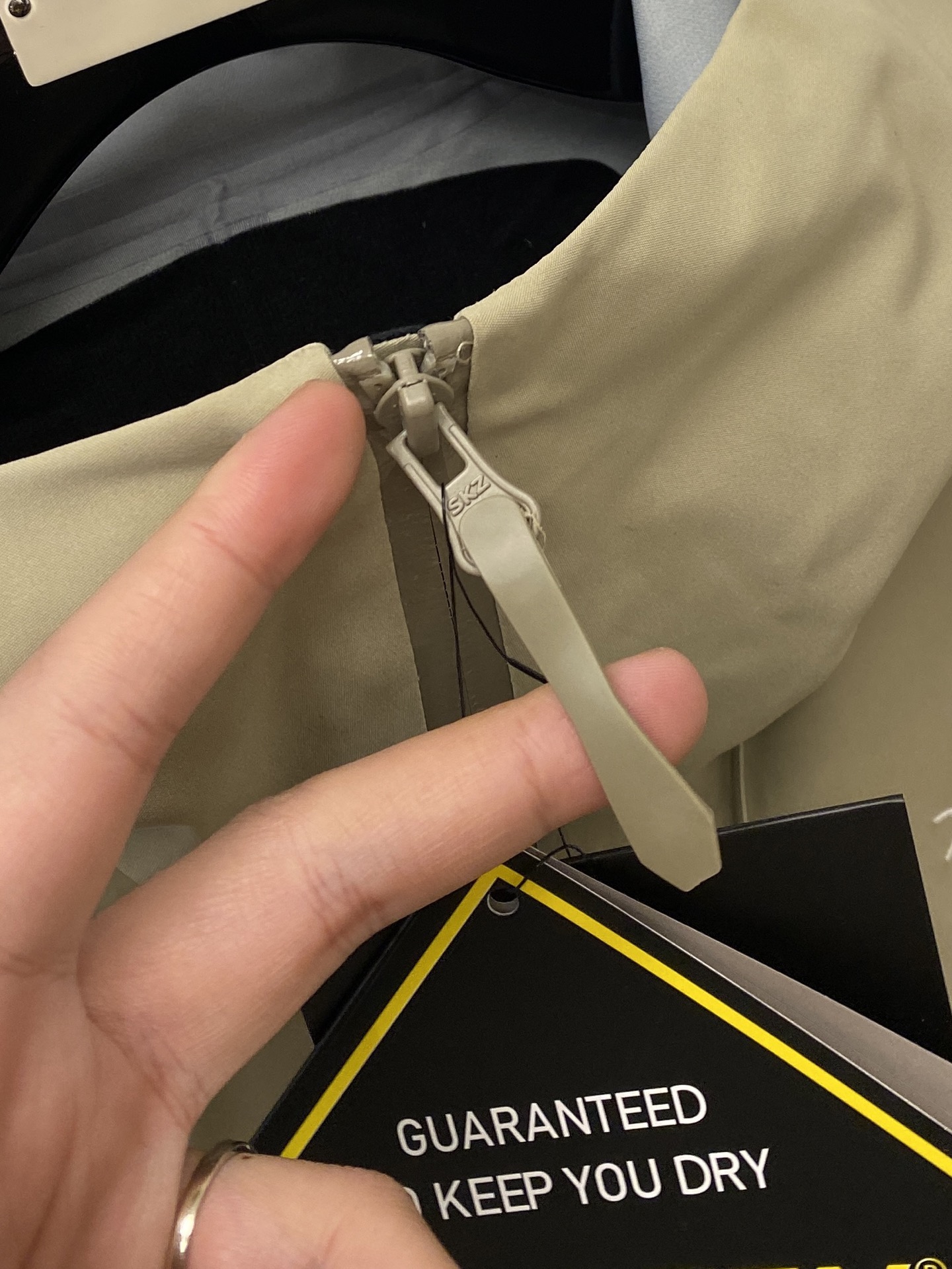 始祖鸟、2026新品夹克外套，时尚帅气，简约百搭款，胸前精致刺绣图案logo，定制原版面料，不仅挺括，保