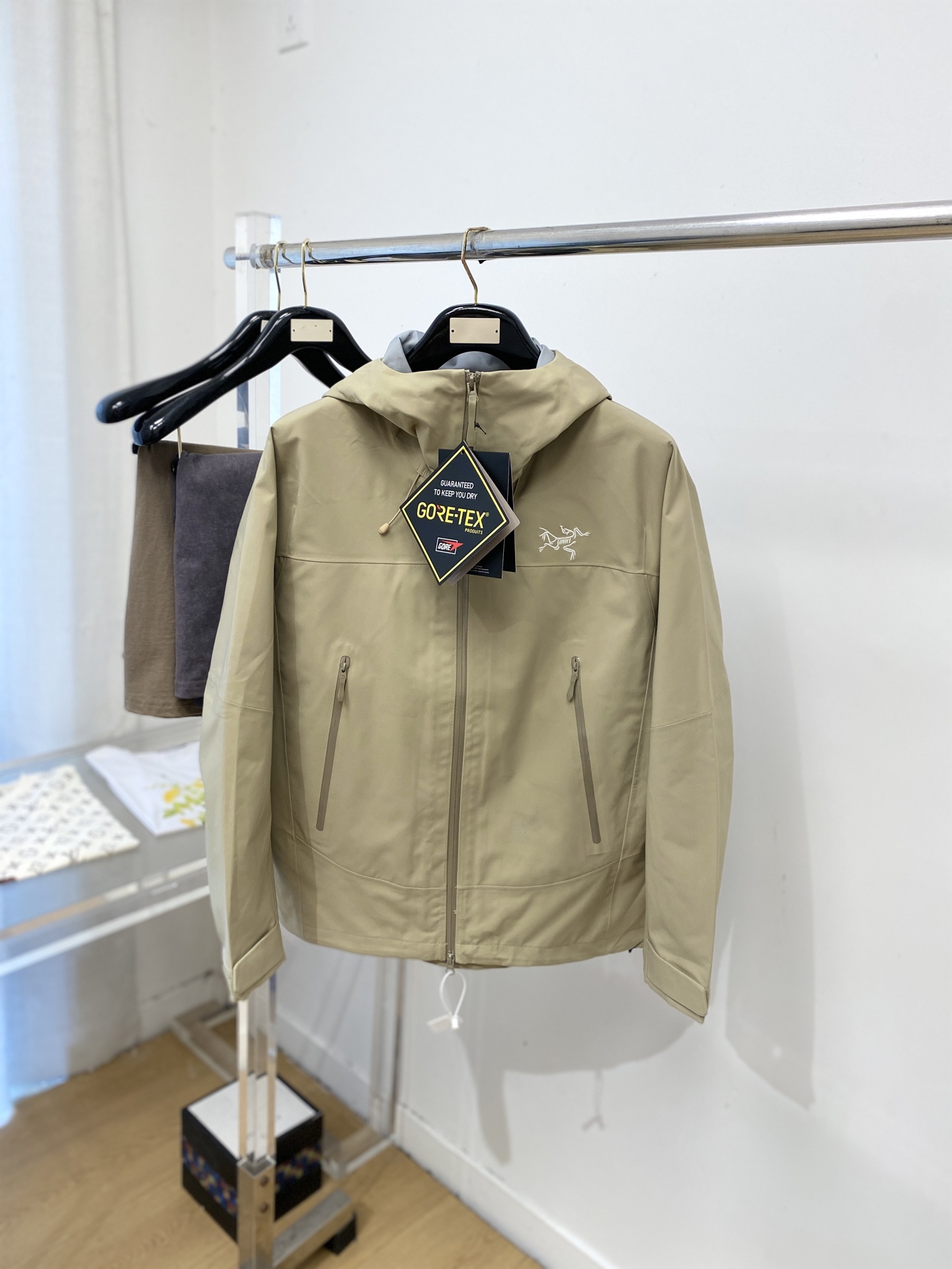 始祖鸟、2026新品夹克外套，时尚帅气，简约百搭款，胸前精致刺绣图案logo，定制原版面料，不仅挺括，保