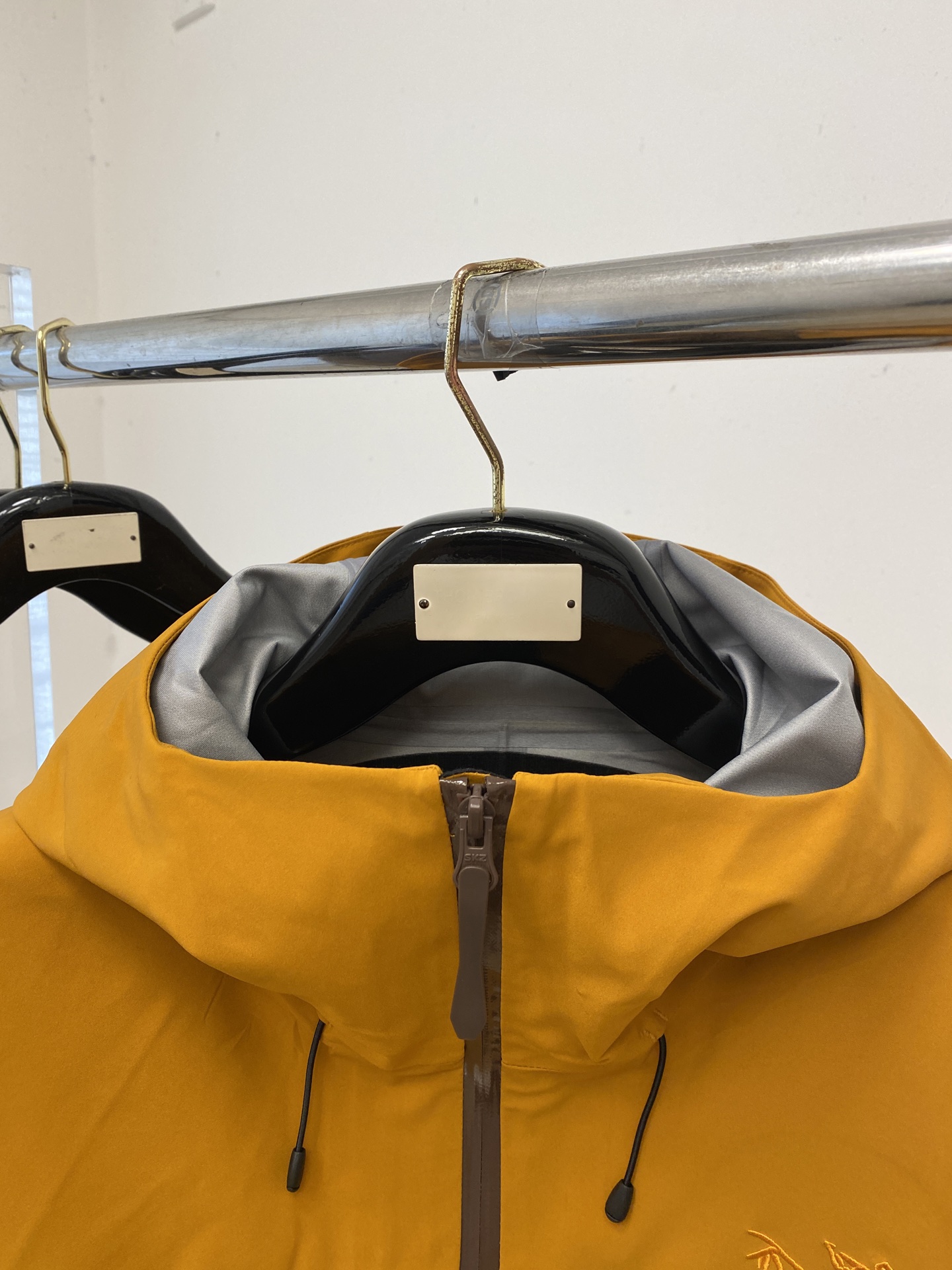 始祖鸟、2026新品夹克外套，时尚帅气，简约百搭款，胸前精致刺绣图案logo，定制原版面料，不仅挺括，保