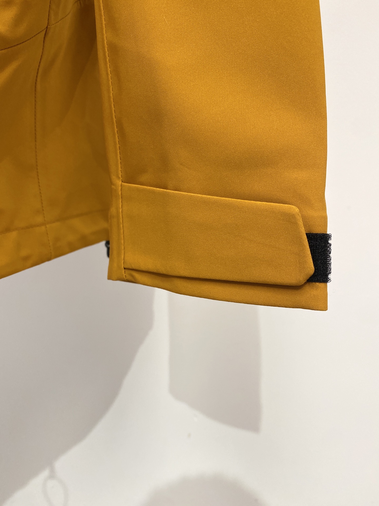 始祖鸟、2026新品夹克外套，时尚帅气，简约百搭款，胸前精致刺绣图案logo，定制原版面料，不仅挺括，保