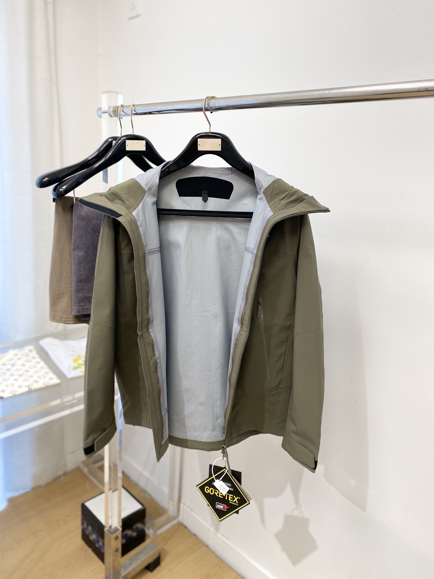 始祖鸟、2026新品夹克外套，时尚帅气，简约百搭款，胸前精致刺绣图案logo，定制原版面料，不仅挺括，保