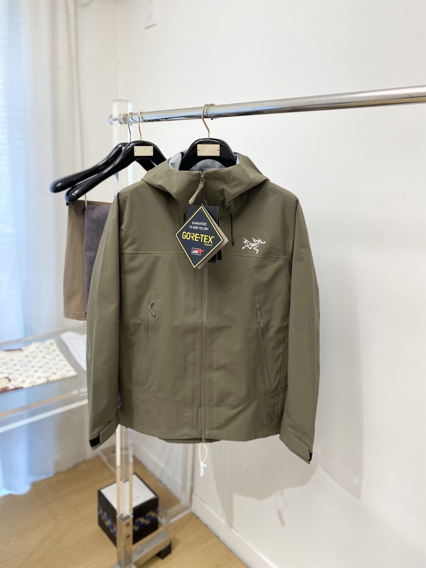 始祖鸟、2026新品夹克外套，时尚帅气，简约百搭款，胸前精致刺绣图案logo，定制原版面料，不仅挺括，保