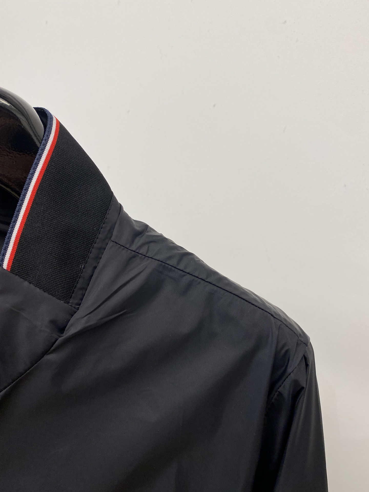 蒙口、2026新品夹克外套，时尚帅气，简约百搭款，袖口刺绣装饰图案logo，定制原版面料，不仅挺括，保持