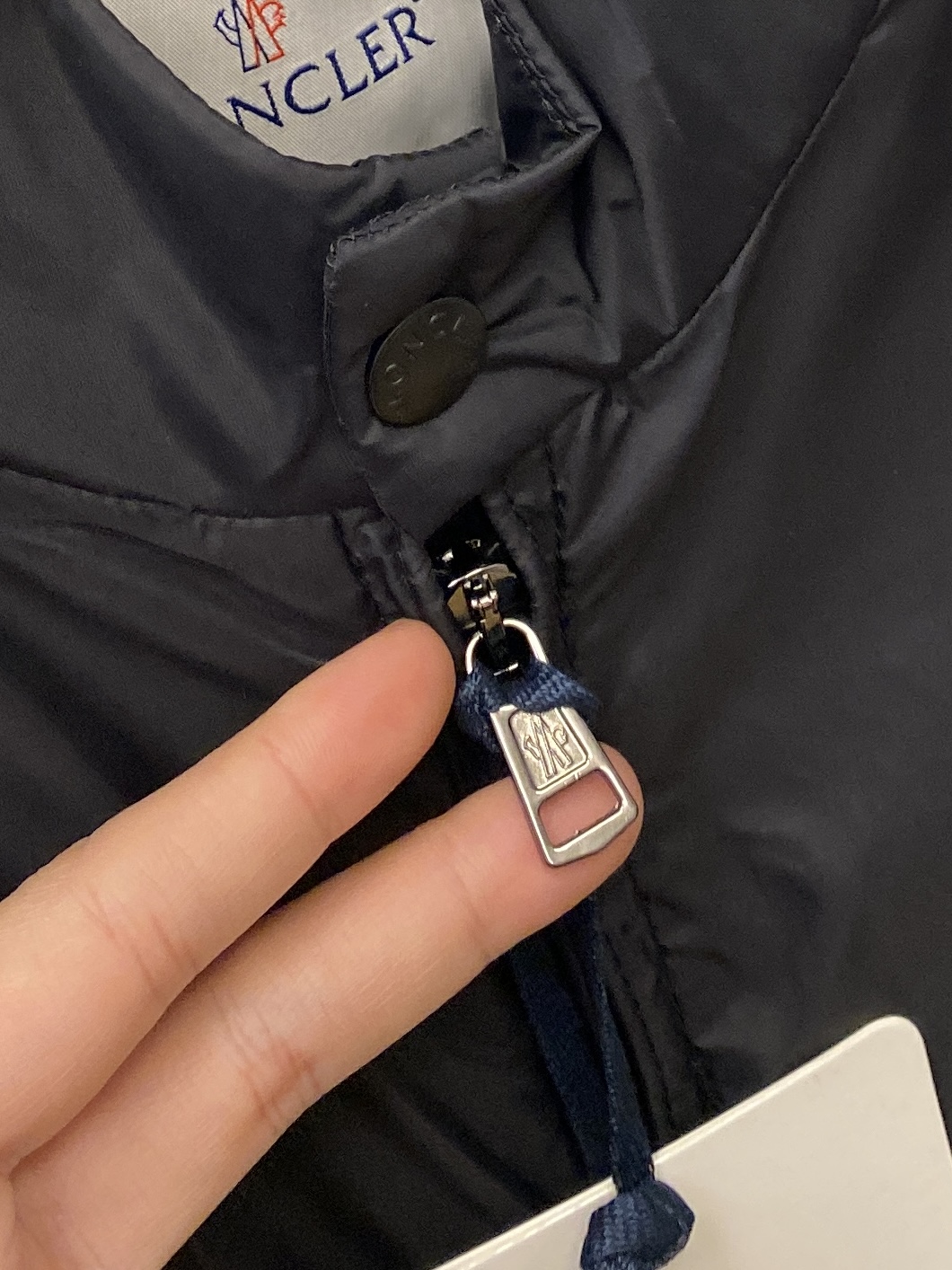 蒙口、2026新品夹克外套，时尚帅气，简约百搭款，袖口刺绣装饰图案logo，定制原版面料，不仅挺括，保持