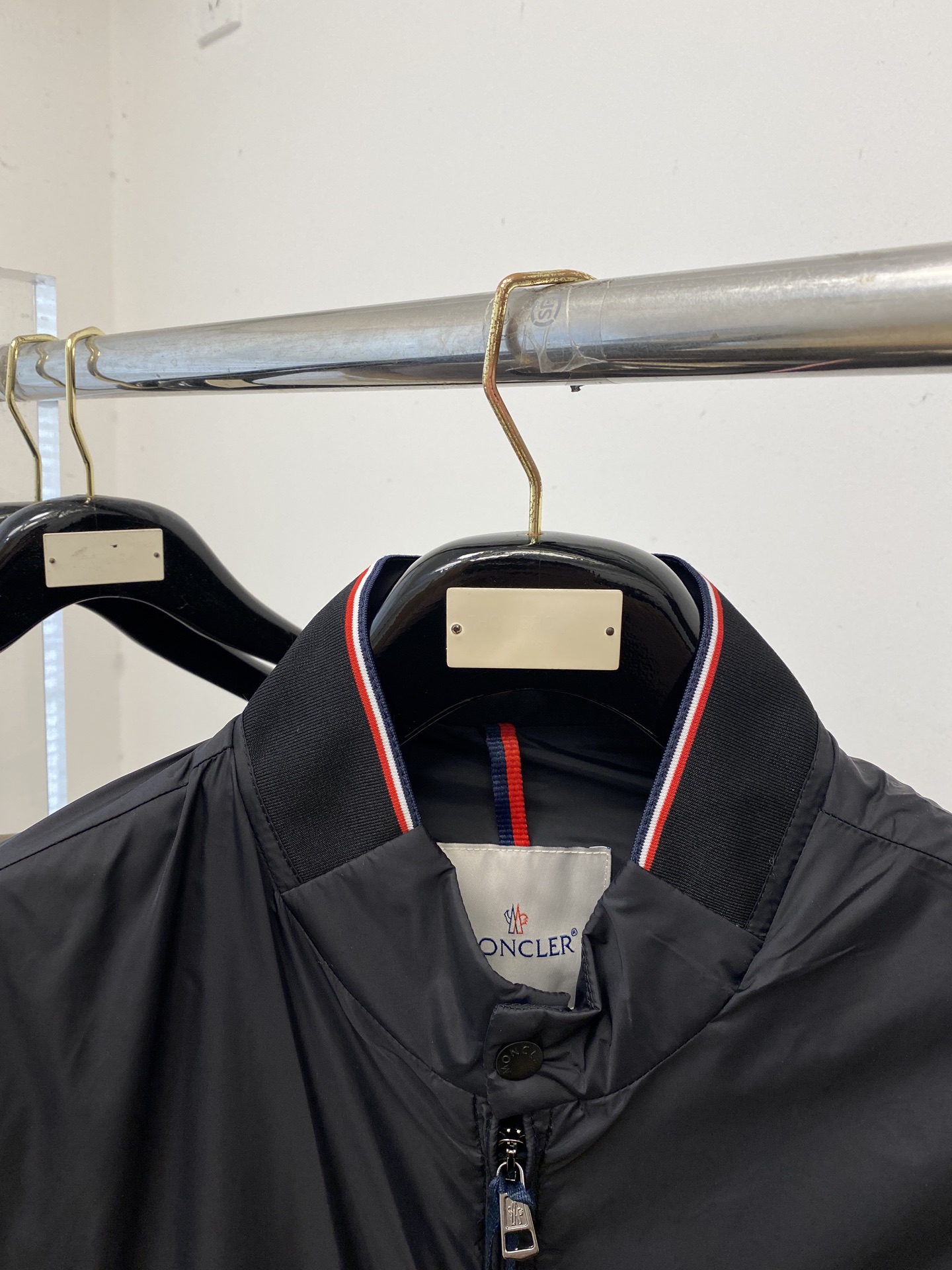 蒙口、2026新品夹克外套，时尚帅气，简约百搭款，袖口刺绣装饰图案logo，定制原版面料，不仅挺括，保持