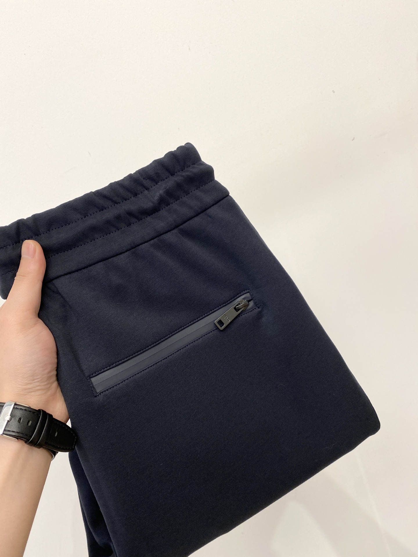 NO:756786,Prada, 2026 popular casual pants, high elasticity, slimming, simple and versatile, popular style, fine workmanship, every stitch can be seen attentiveness, favorite of many celebrities and Internet celebrities, elongating body proportions!  Slightly elastic ^_^Comfortable fabric Details Body size M-2XL,,prada,19860909普拉达、2026爆款休闲裤 高弹显瘦必爆简约百搭爆款,做工精细,每一针都看得到用心,超多明星网红最爱 拉长身材比例哦！微弹 ^_^舒适面料 细节体码数M-2XL,,prada,,Men's clothing