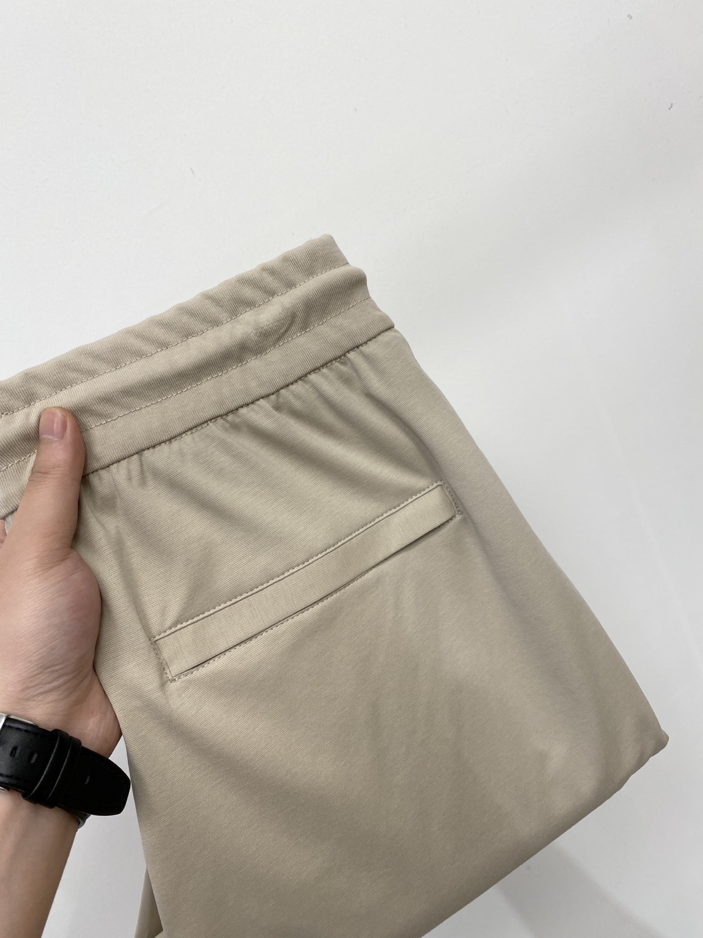 NO:756790,Prada, 2026 popular casual pants, high elasticity, slimming, simple and versatile, popular style, fine workmanship, every stitch can be seen attentiveness, favorite of many celebrities and Internet celebrities, elongating body proportions!  Slightly elastic ^_^Comfortable fabric Details Body size M-2XL,,prada,19860909普拉达、2026爆款休闲裤 高弹显瘦必爆简约百搭爆款,做工精细,每一针都看得到用心,超多明星网红最爱 拉长身材比例哦！微弹 ^_^舒适面料 细节体码数M-2XL,,prada,,Men's clothing