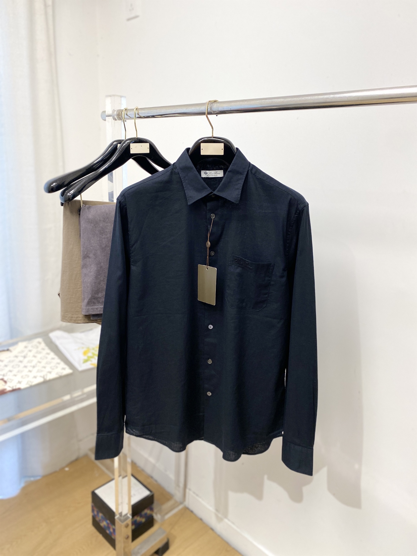 NO:759226,LP, 2026 new shirts, fashionable and handsome, simple and versatile, customized original fabrics, not only crisp and trendy silhouette, but also comfortable to wear, more delicate yarn weaving, size M-3XL,, loro piana, shirts,19860909LP、2026新品衬衫,时尚帅气,简约百搭款,定制原版面料,不仅挺括,保持潮流的廓形,又穿着舒适,纱织更细腻,码数M-3XL,,loro piana,shirts,,Men's clothing