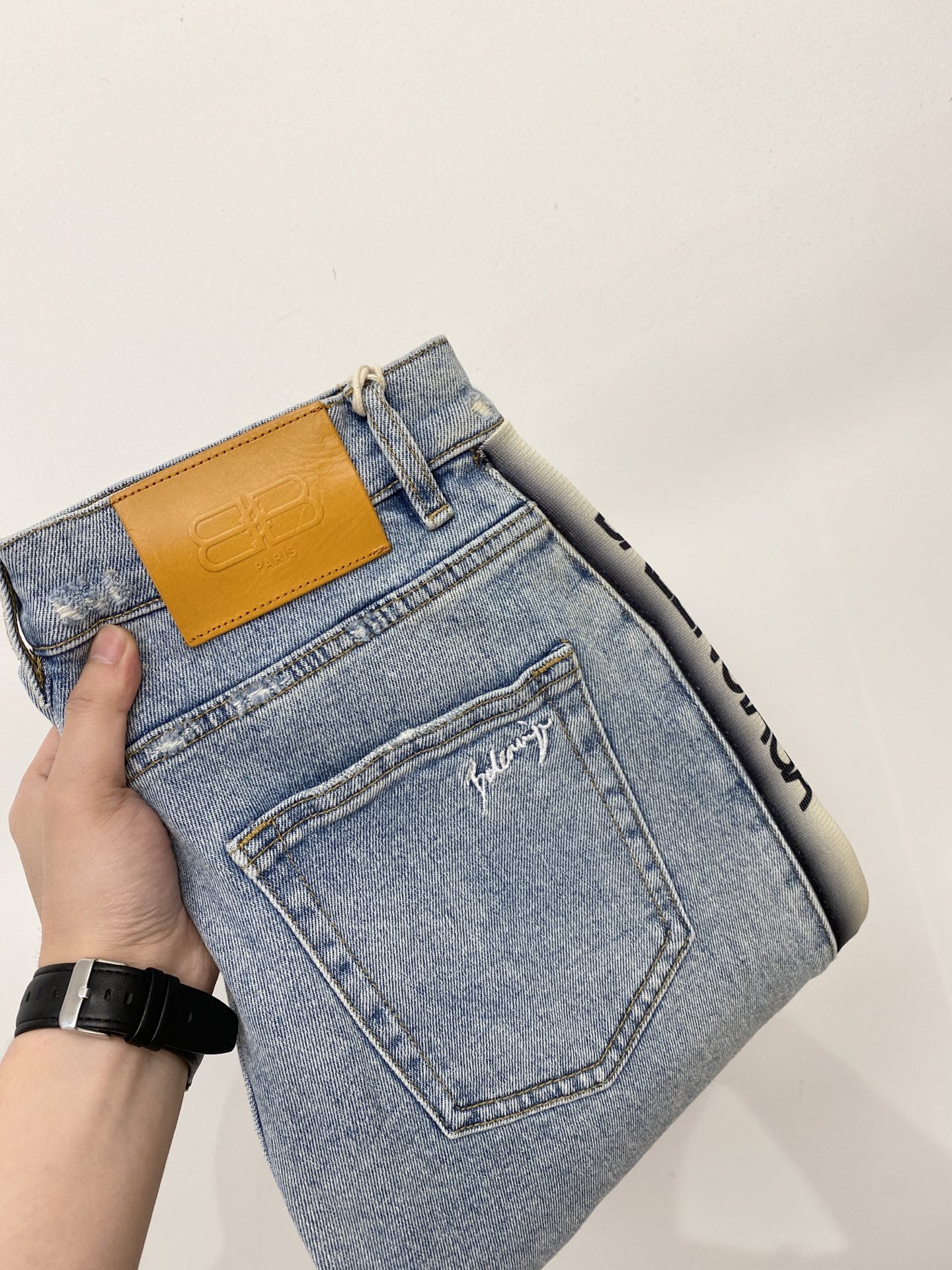 NO:759212,Balenciaga, 2026 latest products, available at counters simultaneously, original goods, washed casual jeans, imported original washed stretch fabrics, comfortable and elastic, original hardware accessories decorated with logo, super correct version, extremely high grade, counter quality, fashionable and stylish upper body, size 30-36,, balenciaga, jeans,19860909巴黎世家、2026最新品,专柜同步有售,原单狠货,水洗休闲牛仔裤,进口原版水洗弹力面料,舒适有弹性,原版五金辅料装饰logo,版型超正,档次极高,专柜品质,上身时尚有型,码数30-36,,balenciaga,jeans,,Men's clothing