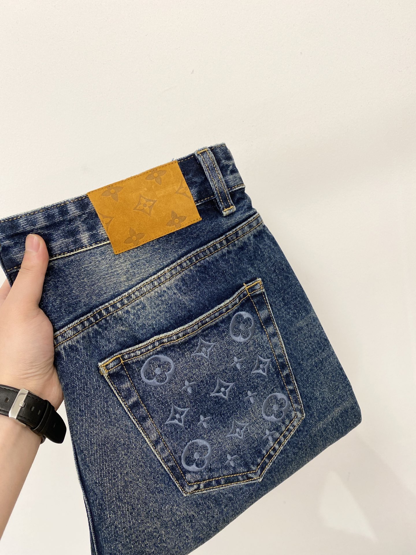 LV、2026最新品，专柜同步有售，原单狠货，水洗休闲牛仔裤，进口原版水洗弹力面料，舒适有弹性，原版五金