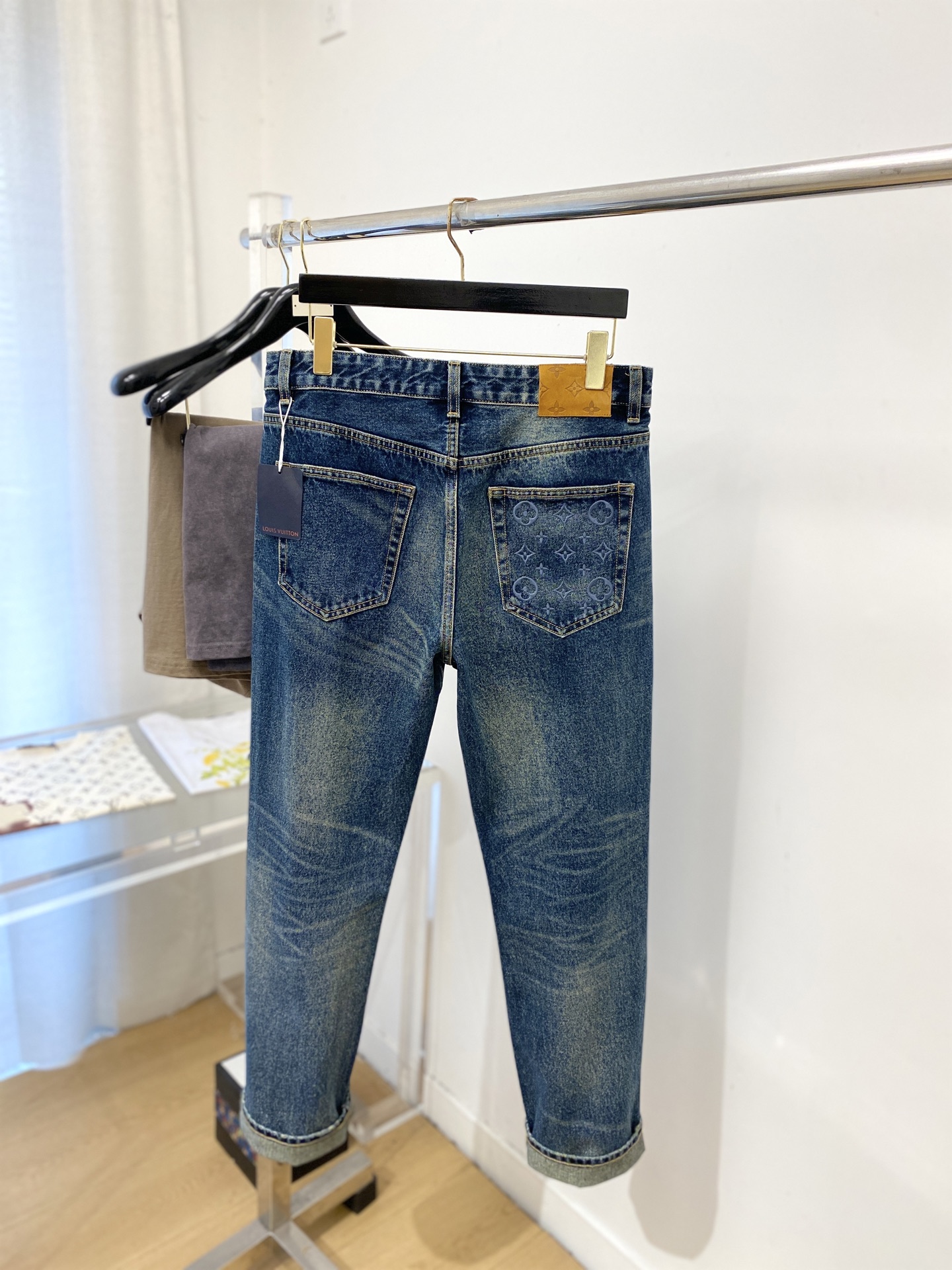 LV、2026最新品，专柜同步有售，原单狠货，水洗休闲牛仔裤，进口原版水洗弹力面料，舒适有弹性，原版五金