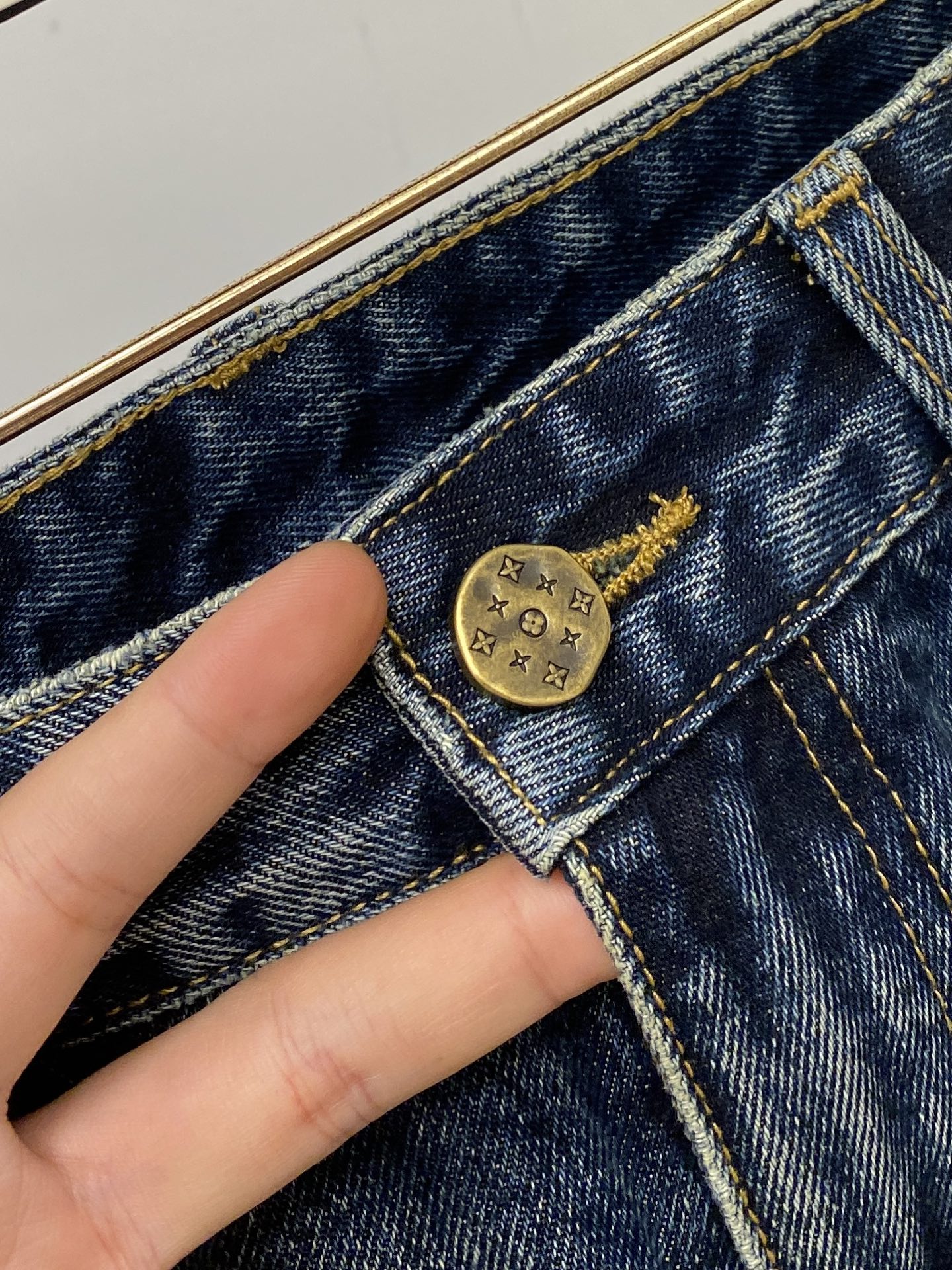 LV、2026最新品，专柜同步有售，原单狠货，水洗休闲牛仔裤，进口原版水洗弹力面料，舒适有弹性，原版五金