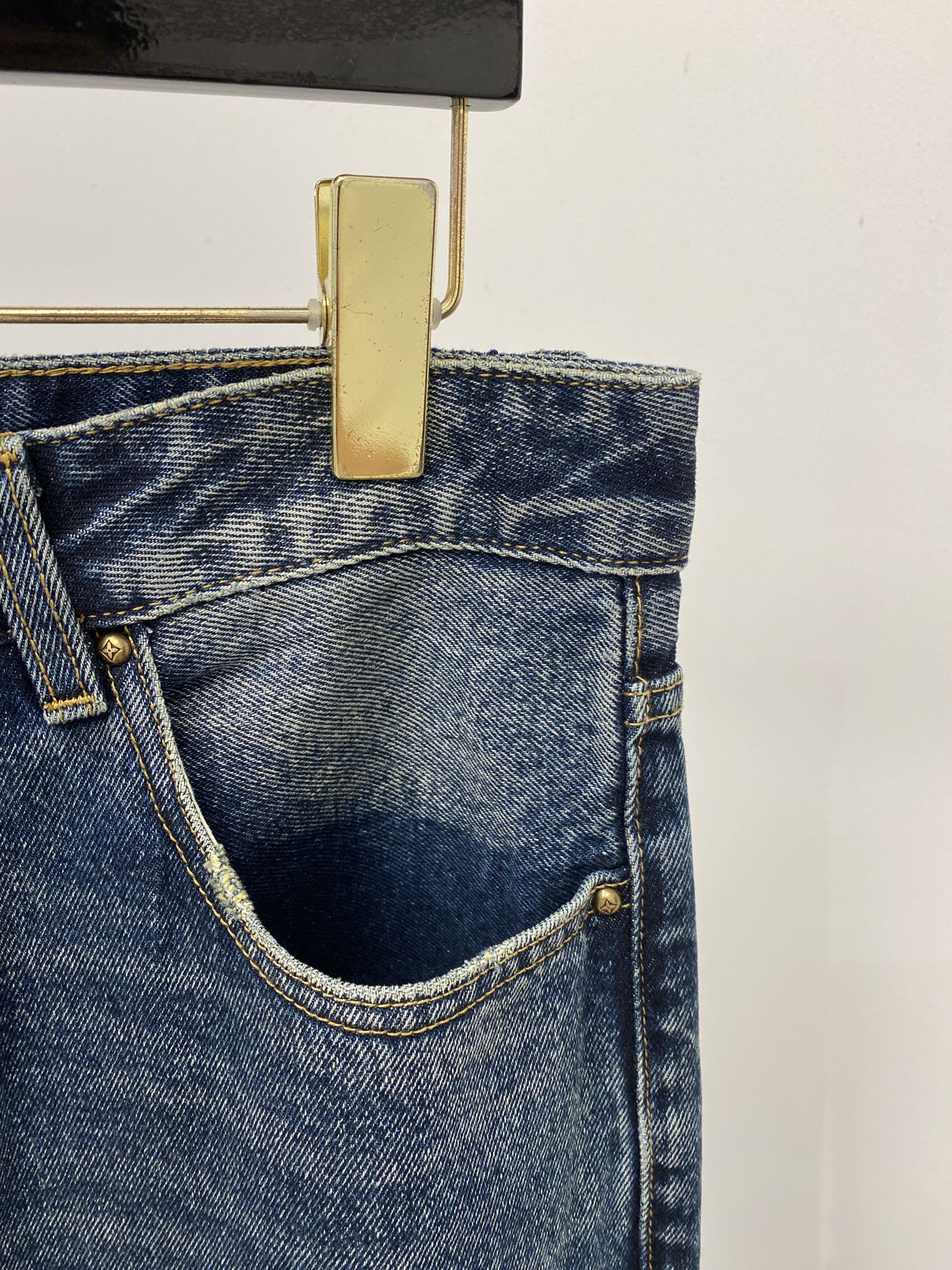 LV、2026最新品，专柜同步有售，原单狠货，水洗休闲牛仔裤，进口原版水洗弹力面料，舒适有弹性，原版五金