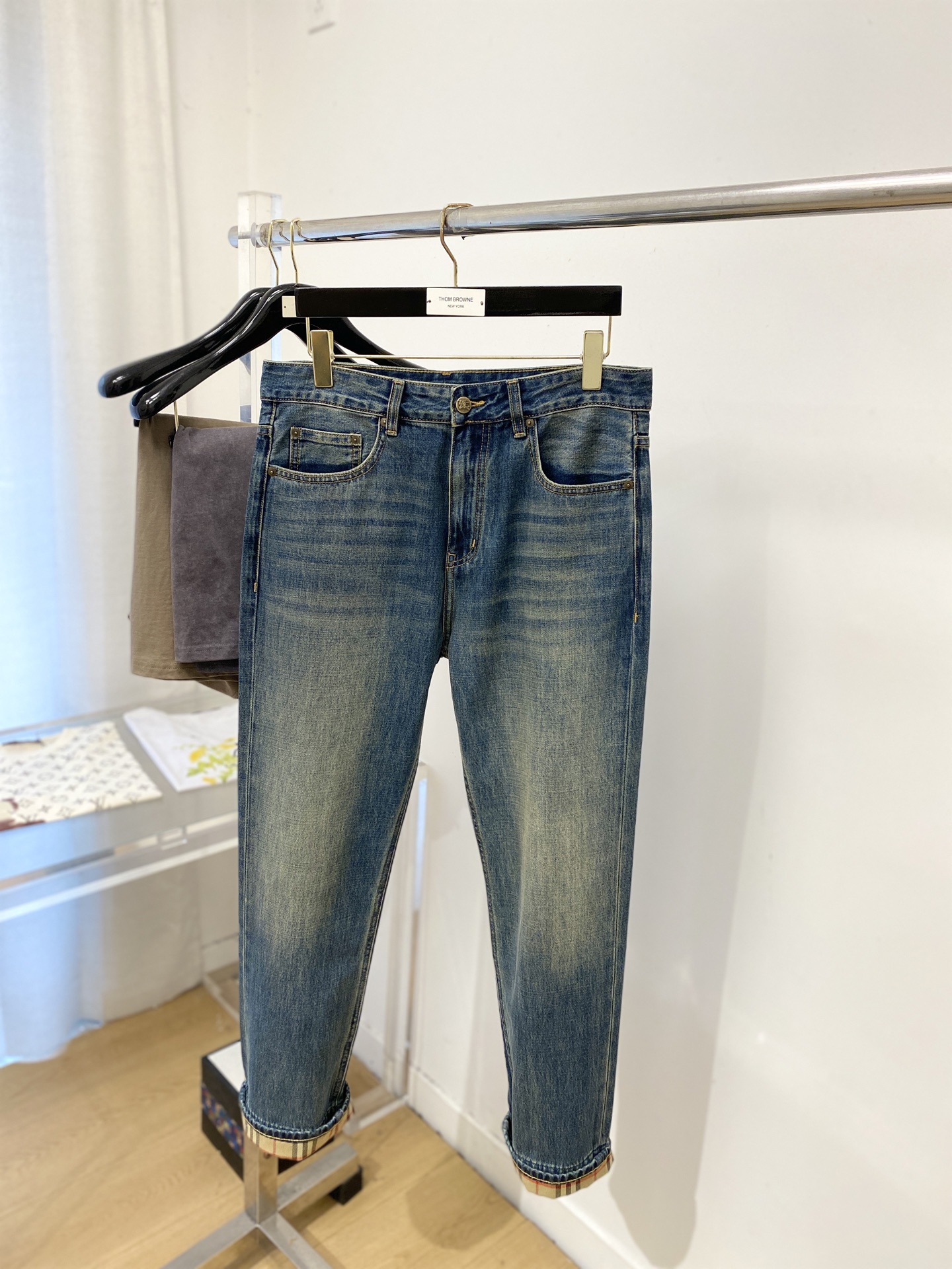 巴宝莉、2026最新品，专柜同步有售，原单狠货，水洗休闲牛仔裤，进口原版水洗弹力面料，舒适有弹性，原版五