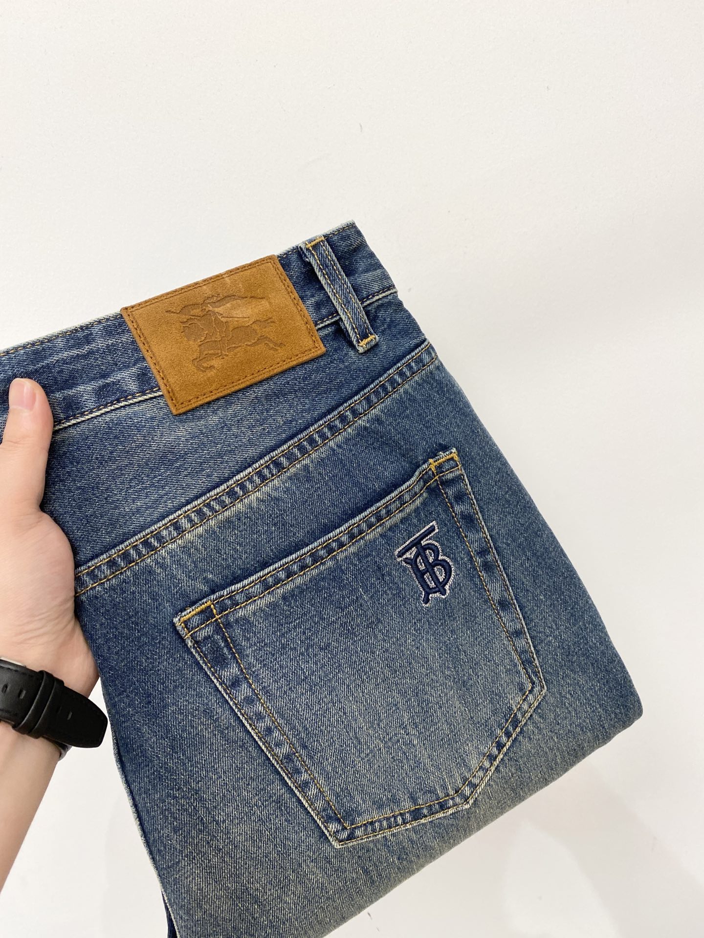巴宝莉、2026最新品，专柜同步有售，原单狠货，水洗休闲牛仔裤，进口原版水洗弹力面料，舒适有弹性，原版五