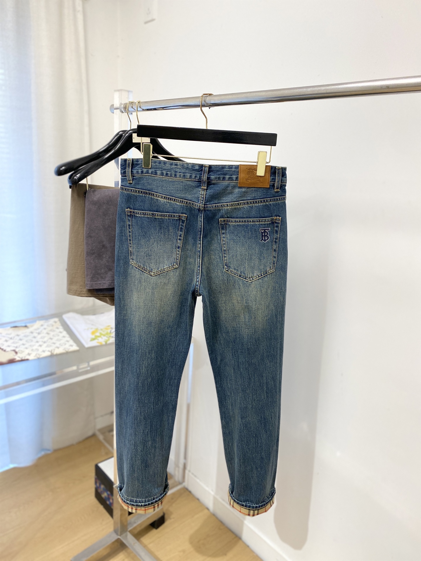 巴宝莉、2026最新品，专柜同步有售，原单狠货，水洗休闲牛仔裤，进口原版水洗弹力面料，舒适有弹性，原版五
