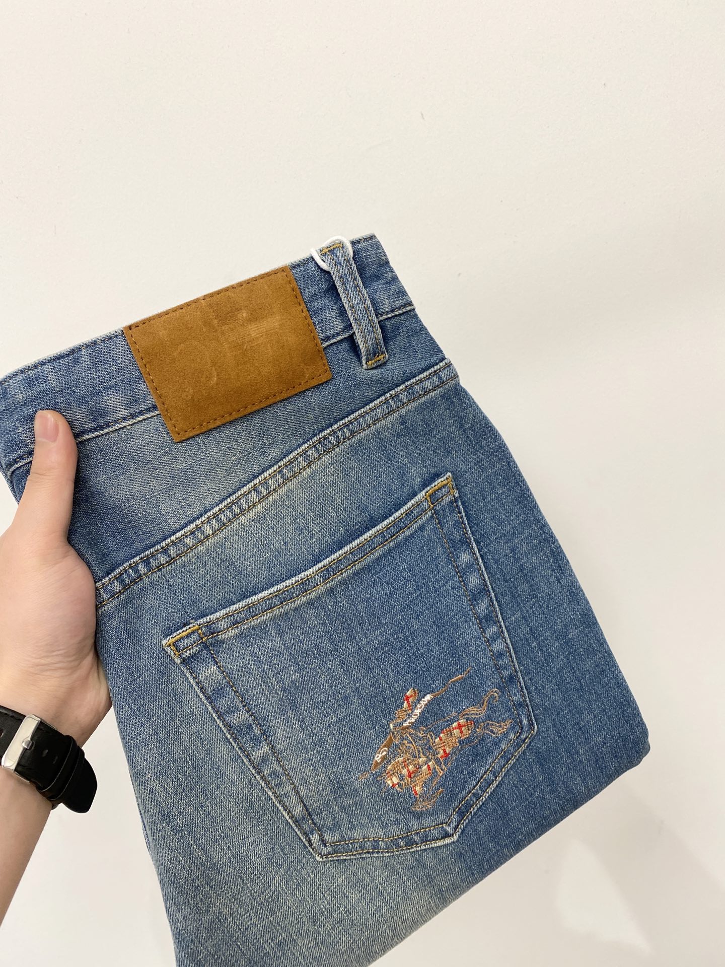 巴宝莉、2026最新品，专柜同步有售，原单狠货，水洗休闲牛仔裤，进口原版水洗弹力面料，舒适有弹性，原版五