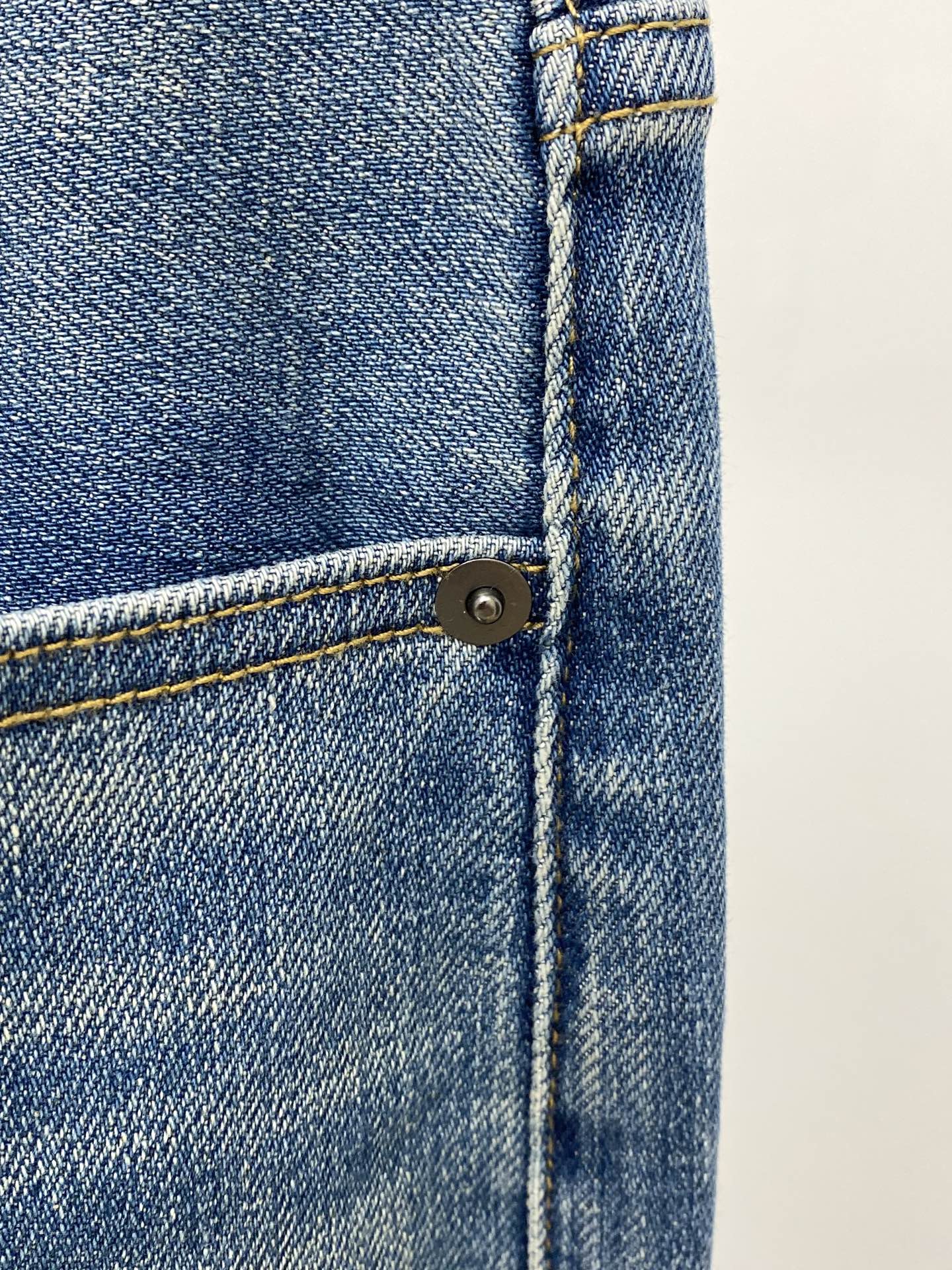 巴宝莉、2026最新品，专柜同步有售，原单狠货，水洗休闲牛仔裤，进口原版水洗弹力面料，舒适有弹性，原版五