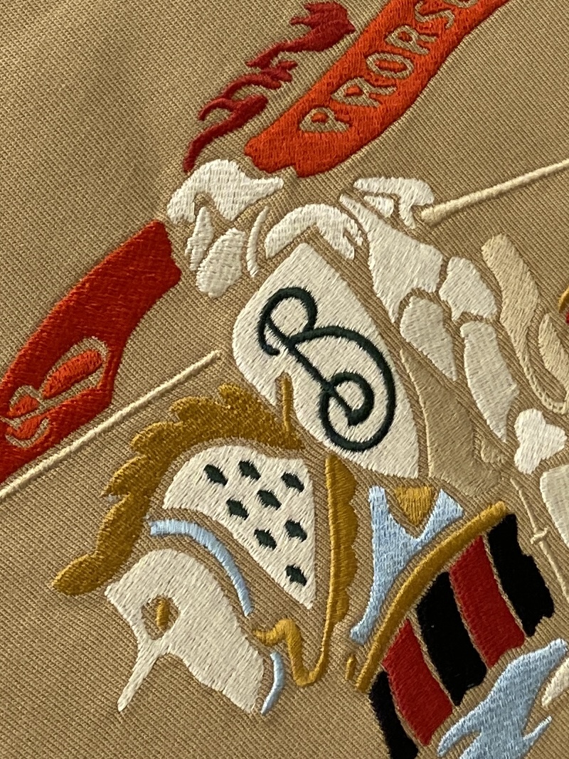 巴宝莉、2026新品短袖T恤，帅气时尚，胸前精致刺绣字母图案logo，简约百搭款。面料棉 不仅挺括，保持