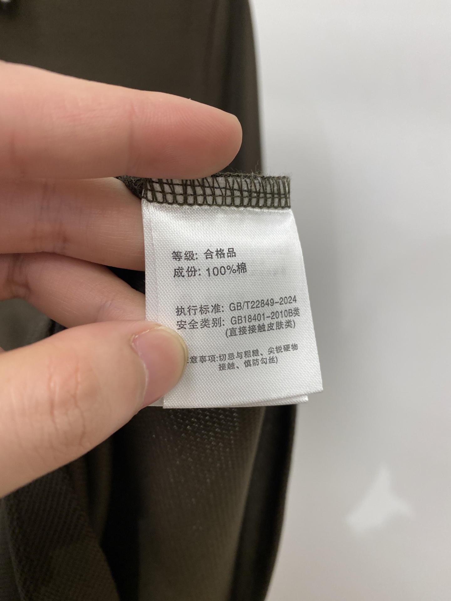 古奇、2026新品短袖T恤，帅气时尚，胸前精致刺绣字母logo，简约百搭款。面料棉 不仅挺括，保持潮流的