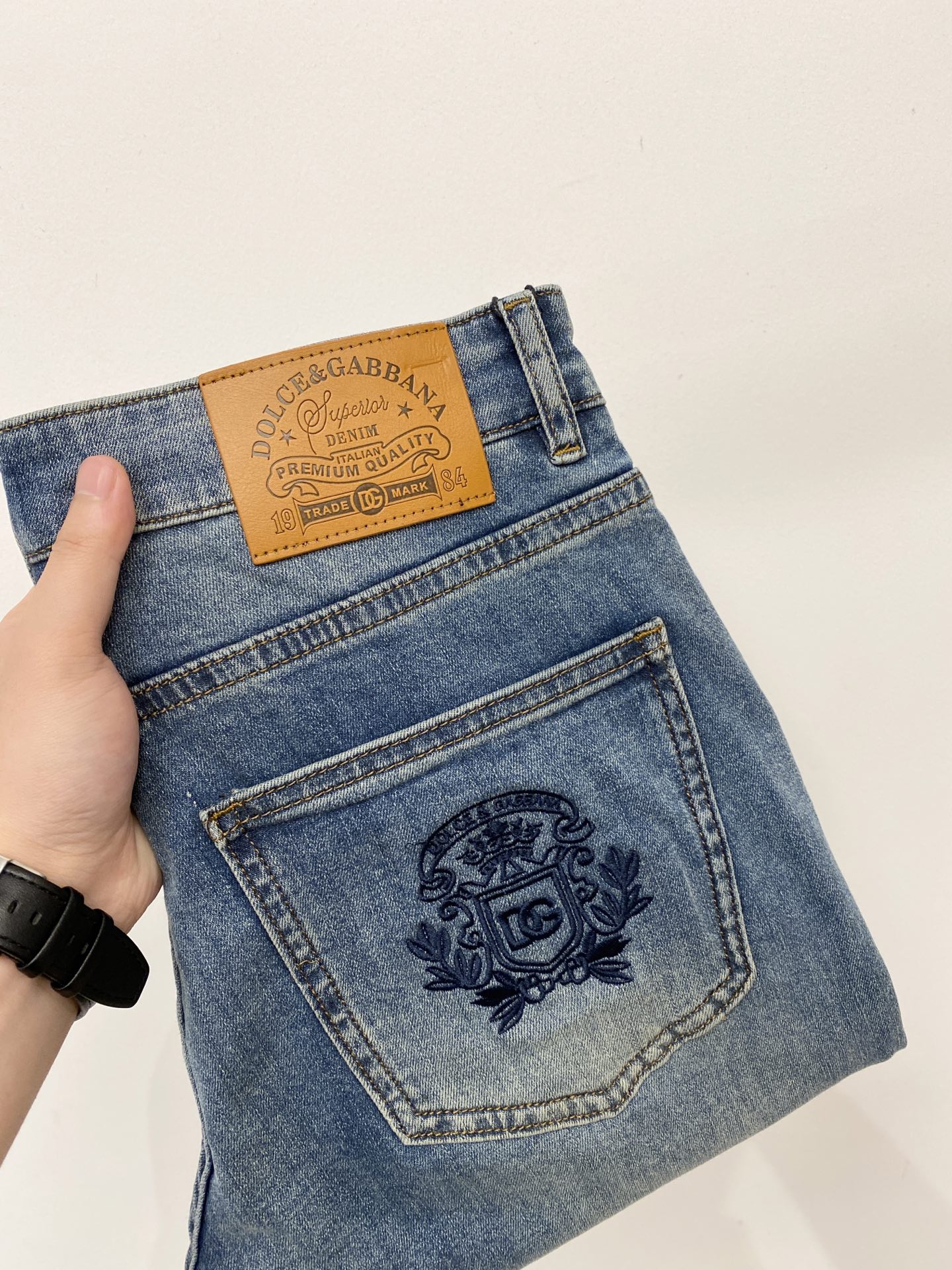 DG、2026最新品，专柜同步有售，原单狠货，水洗休闲牛仔裤，进口原版水洗弹力面料，舒适有弹性，原版五金