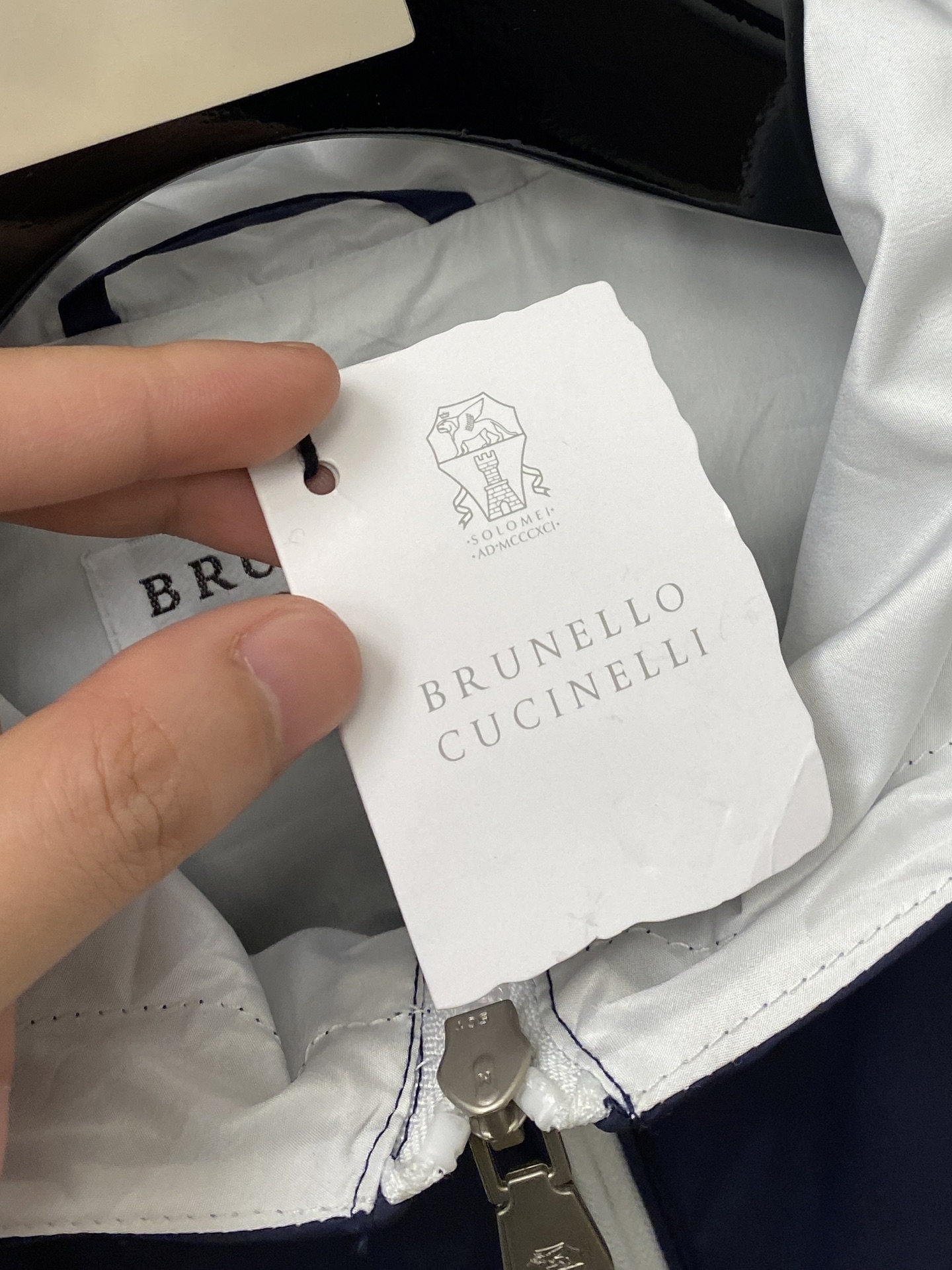 ￼ Brunello Cucinelli、2026新品夹克外套，时尚帅气，简约百搭款，胸前精致刺绣图案l