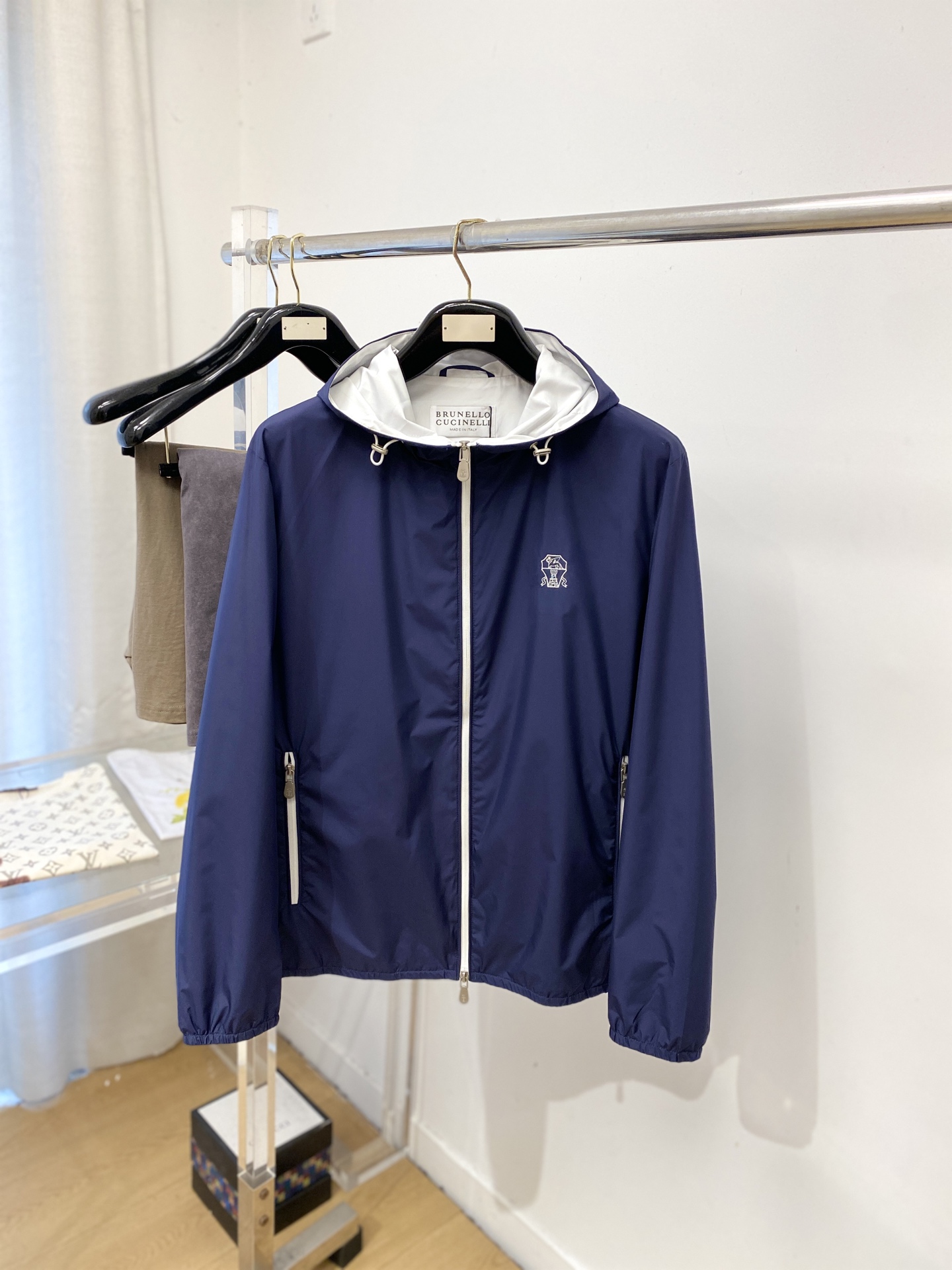 ￼ Brunello Cucinelli、2026新品夹克外套，时尚帅气，简约百搭款，胸前精致刺绣图案l