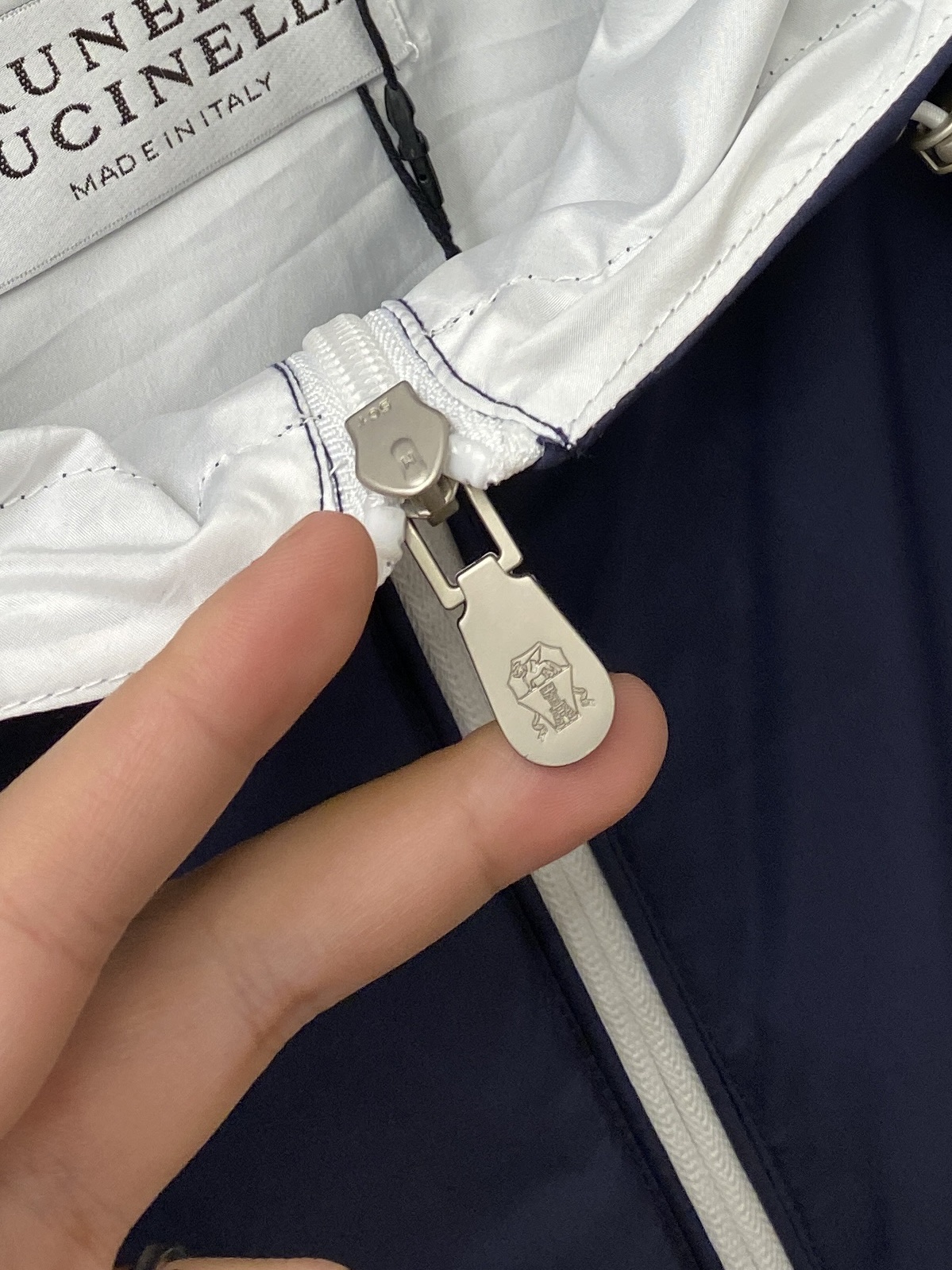￼ Brunello Cucinelli、2026新品夹克外套，时尚帅气，简约百搭款，胸前精致刺绣图案l