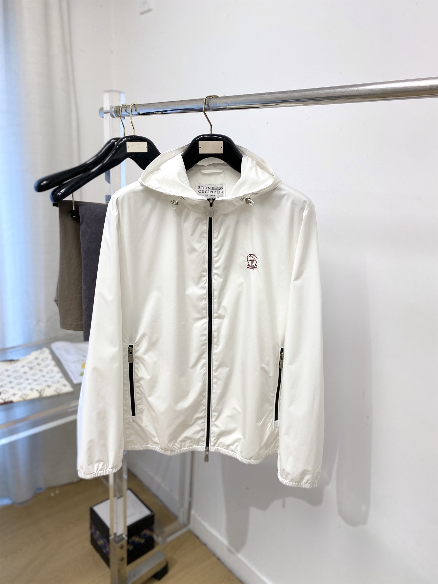 Brunello Cucinelli、2026新品夹克外套，时尚帅气，简约百搭款，胸前精致刺绣图案log