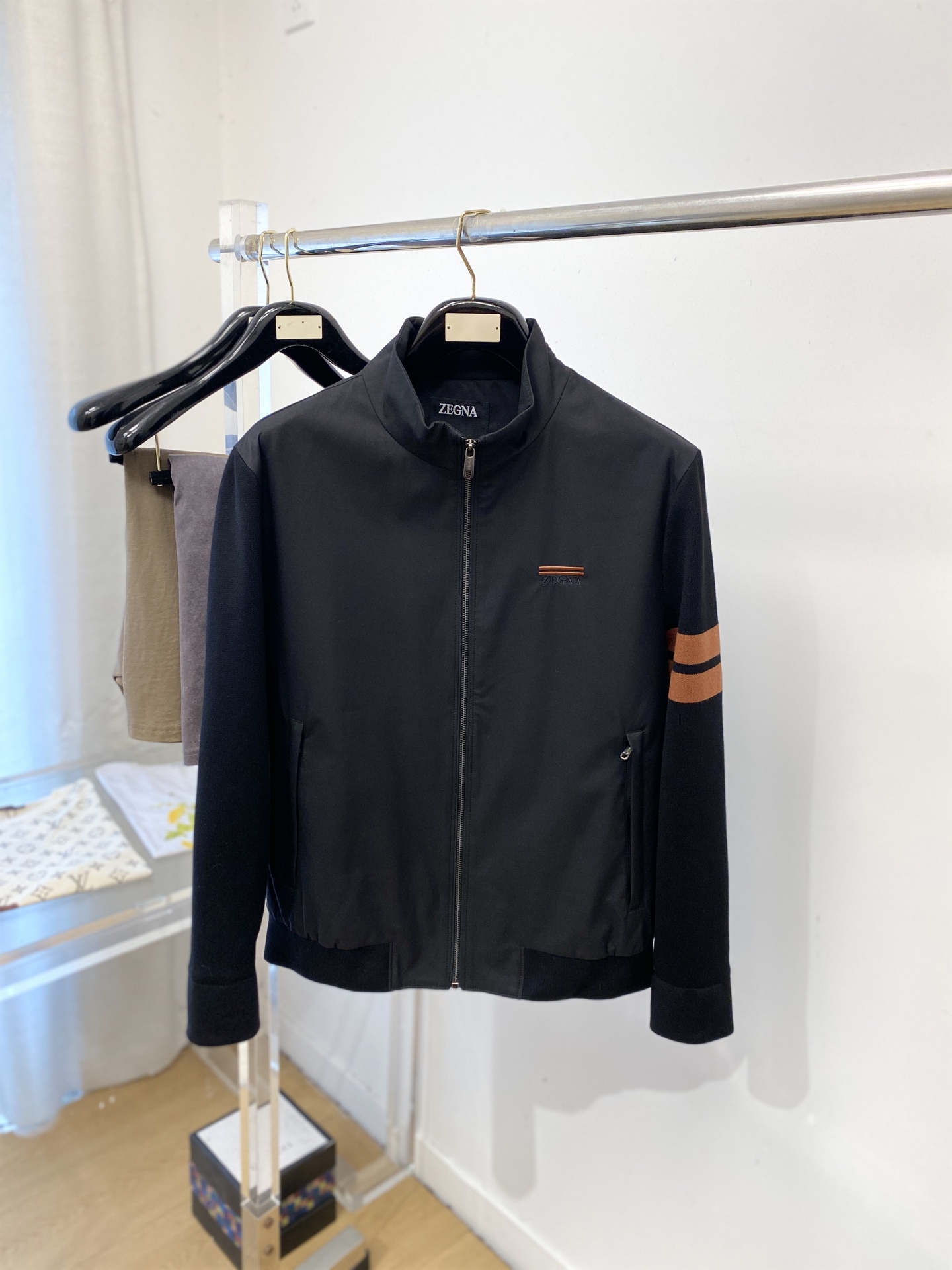 杰尼亚、2026新品夹克外套，时尚帅气，简约百搭款，胸前精致刺绣字母图案logo，定制原版面料，不仅挺括