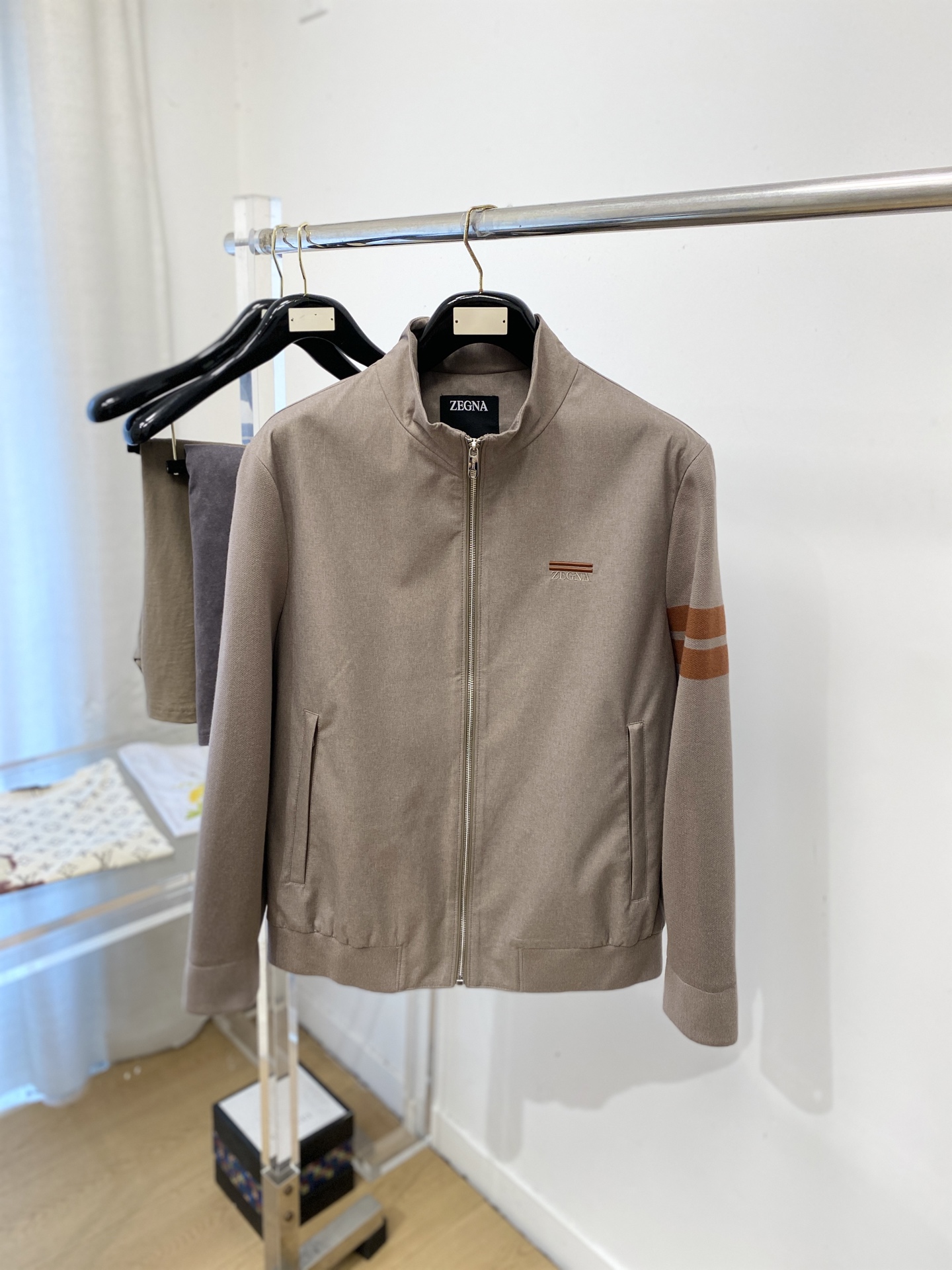 杰尼亚、2026新品夹克外套，时尚帅气，简约百搭款，胸前精致刺绣字母图案logo，定制原版面料，不仅挺括