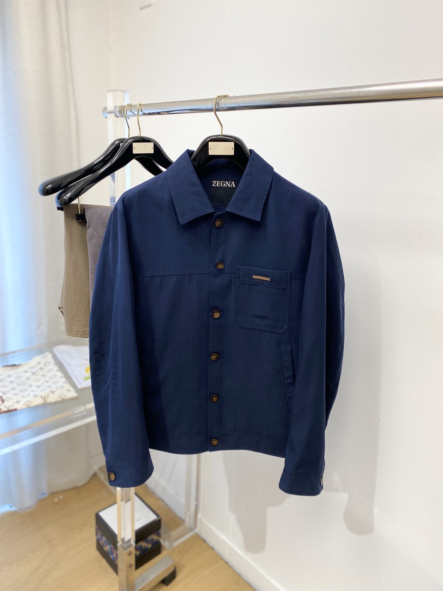 杰尼亚、2026新品夹克外套，时尚帅气，简约百搭款，胸前精致刺绣字母图案logo，定制原版面料，不仅挺括