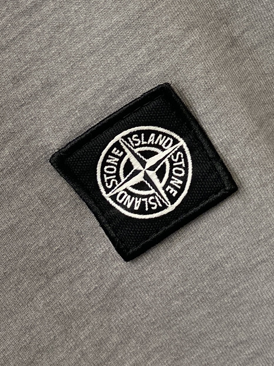 石头岛、2026新品短袖T恤，帅气时尚，胸前刺绣装饰图案logo，简约百搭款。面料棉 不仅挺括，保持潮流