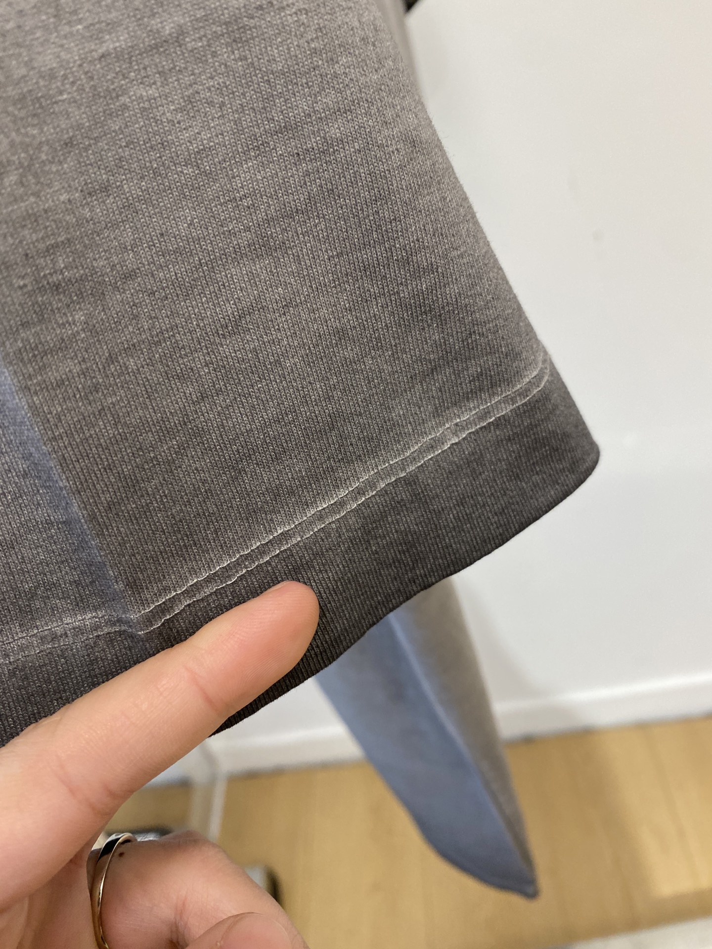 石头岛、2026新品短袖T恤，帅气时尚，胸前刺绣装饰图案logo，简约百搭款。面料棉 不仅挺括，保持潮流