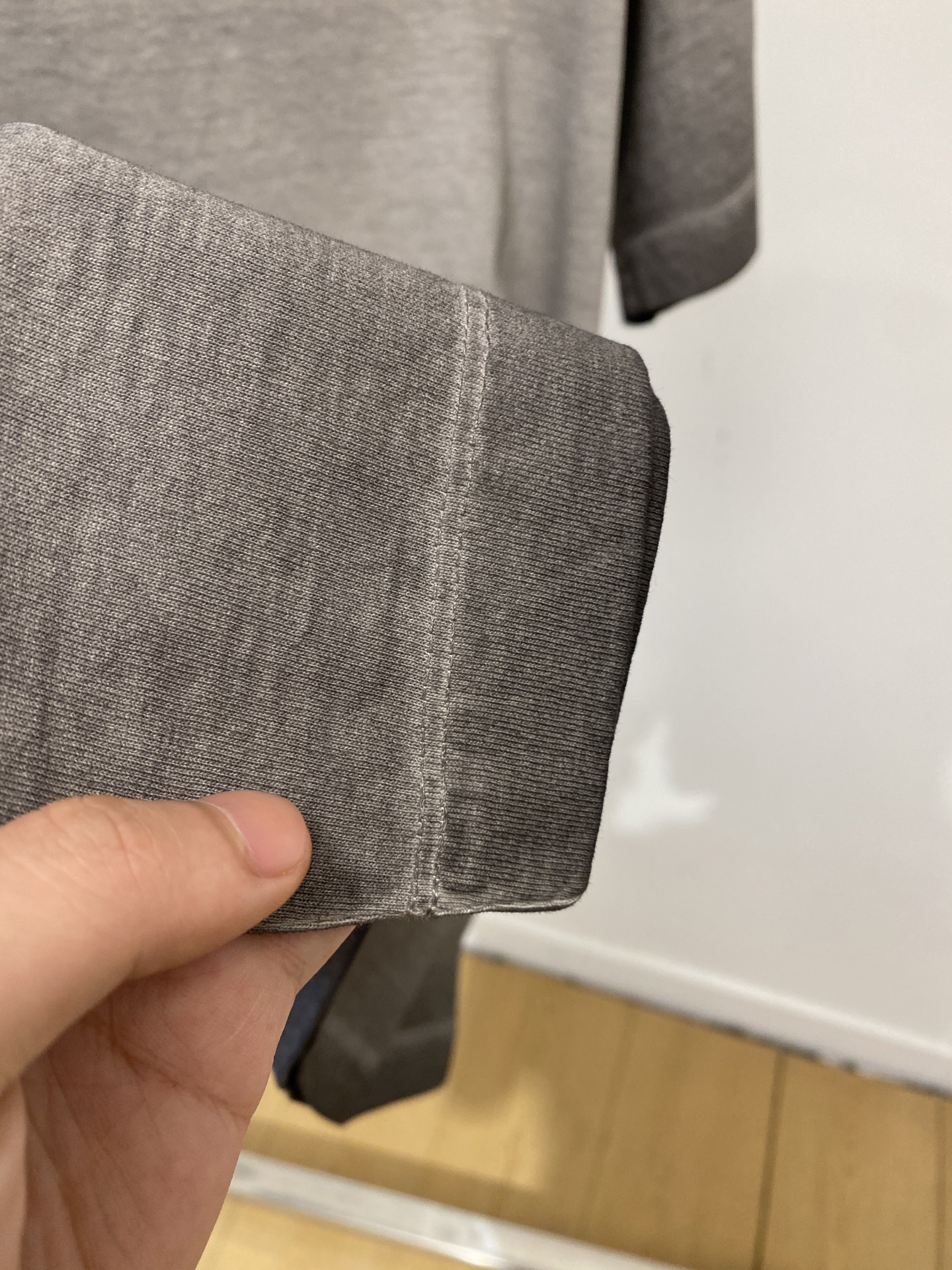 石头岛、2026新品短袖T恤，帅气时尚，胸前刺绣装饰图案logo，简约百搭款。面料棉 不仅挺括，保持潮流