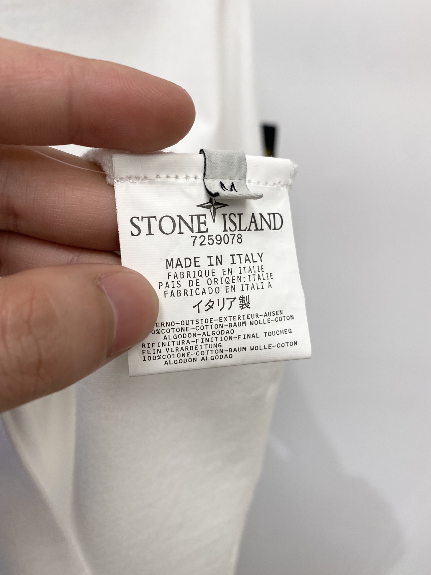 石头岛、2026新品短袖T恤，帅气时尚，袖口装饰图案logo，简约百搭款。面料棉 不仅挺括，保持潮流的廓