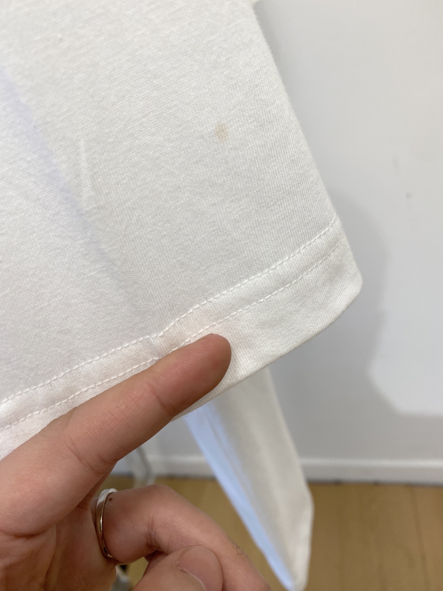 石头岛、2026新品短袖T恤，帅气时尚，袖口装饰图案logo，简约百搭款。面料棉 不仅挺括，保持潮流的廓