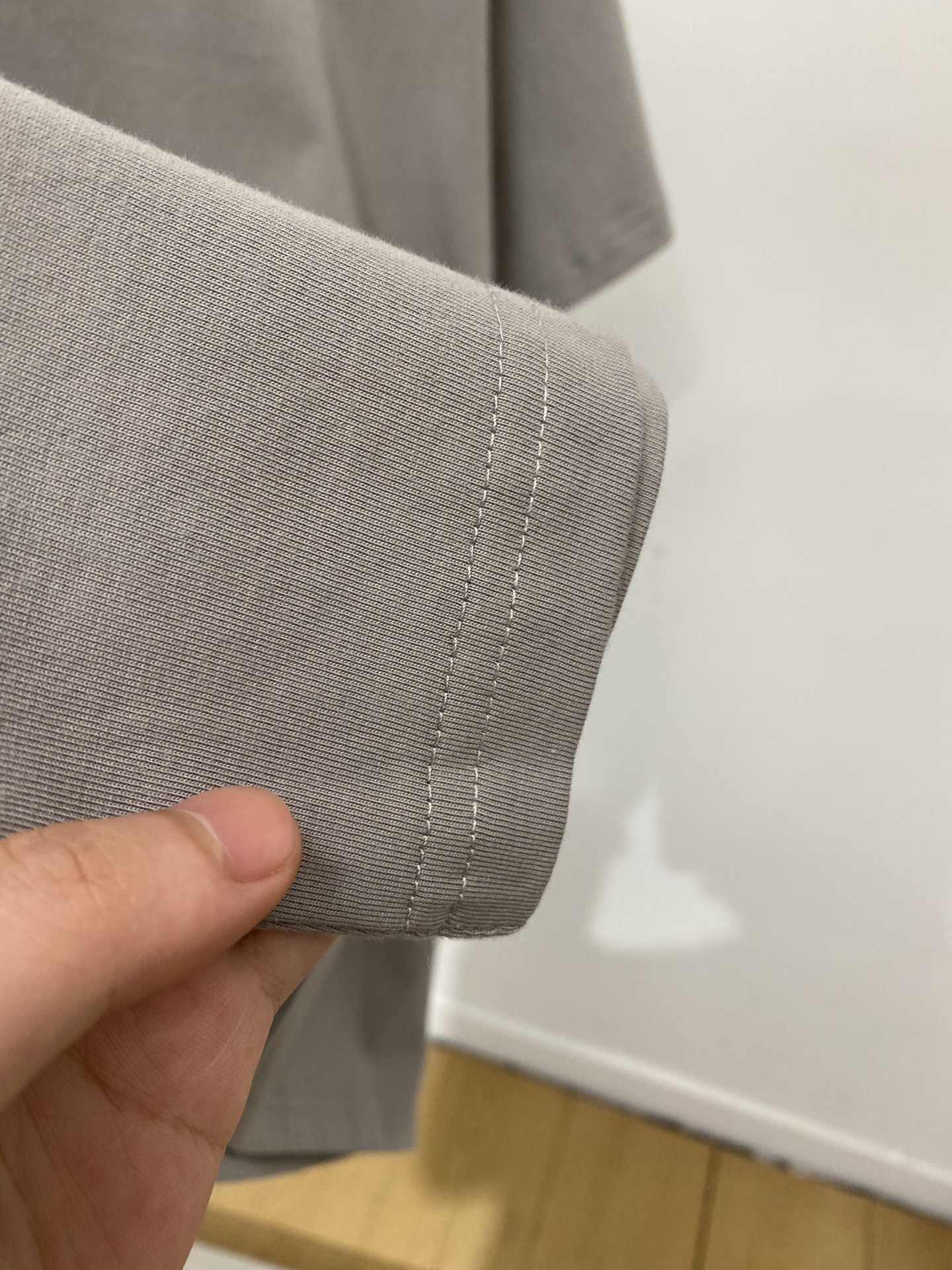 石头岛、2026新品短袖T恤，帅气时尚，袖口装饰图案logo，简约百搭款。面料棉 不仅挺括，保持潮流的廓