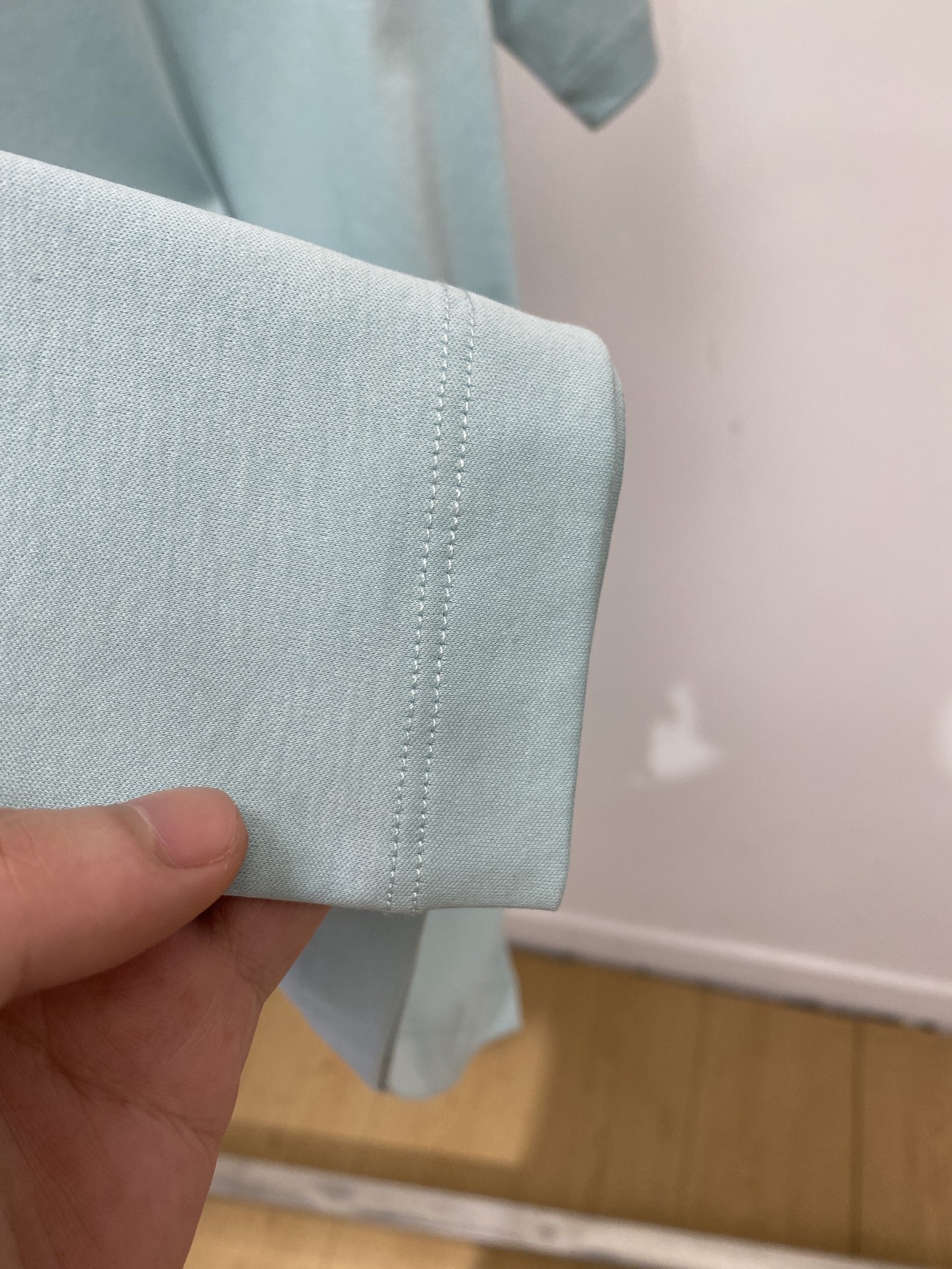 爱马仕、2026新品短袖T恤，帅气时尚，胸前刺绣装饰字母logo，简约百搭款。面料棉 不仅挺括，保持潮流