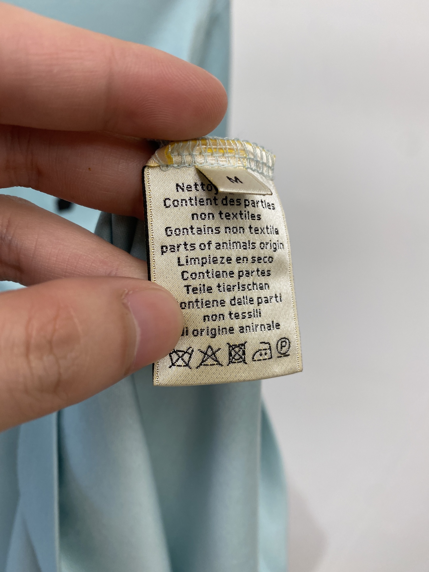 爱马仕、2026新品短袖T恤，帅气时尚，胸前刺绣装饰字母logo，简约百搭款。面料棉 不仅挺括，保持潮流