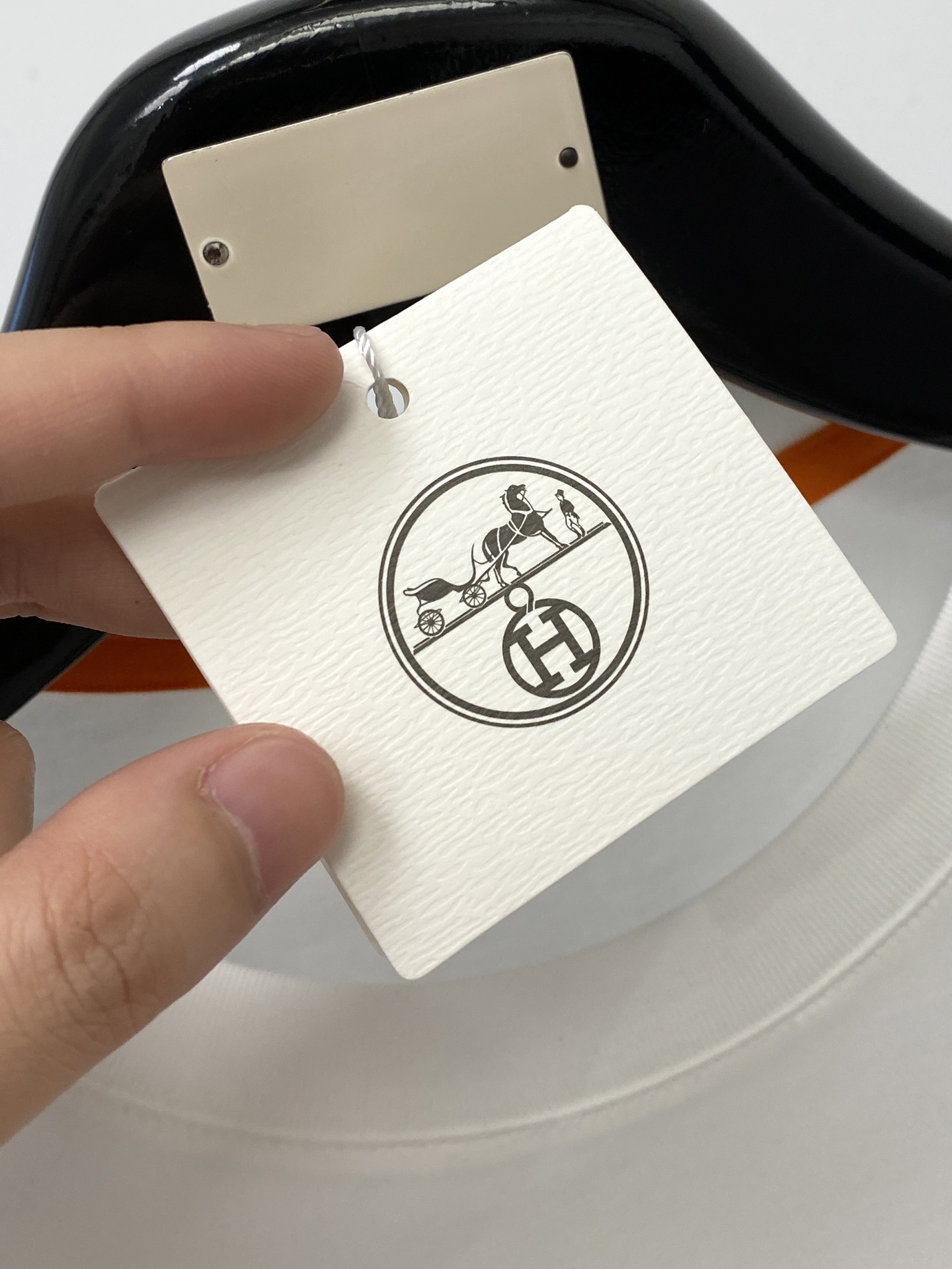 爱马仕、2026新品短袖T恤，帅气时尚，胸前刺绣装饰字母logo，简约百搭款。面料棉 不仅挺括，保持潮流