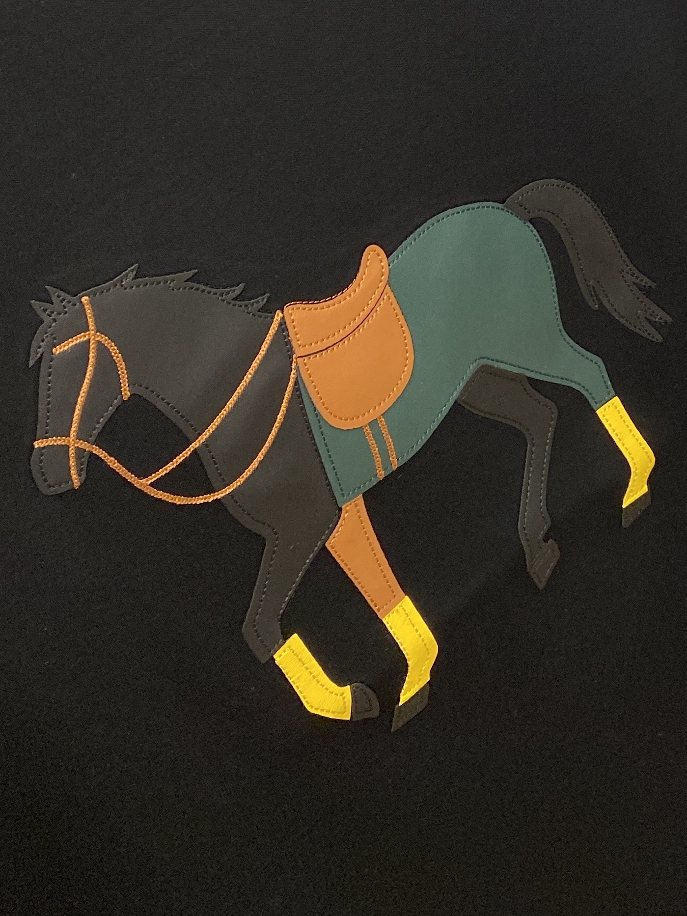 爱马仕、2026新品短袖T恤，帅气时尚，胸前刺绣装饰图案logo，简约百搭款。面料棉 不仅挺括，保持潮流