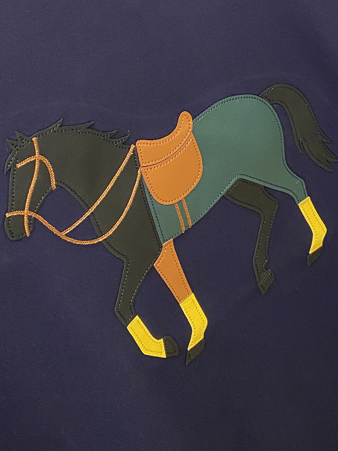 爱马仕、2026新品短袖T恤，帅气时尚，胸前刺绣装饰图案logo，简约百搭款。面料棉 不仅挺括，保持潮流