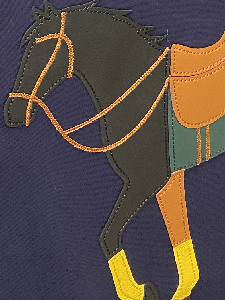 爱马仕、2026新品短袖T恤，帅气时尚，胸前刺绣装饰图案logo，简约百搭款。面料棉 不仅挺括，保持潮流